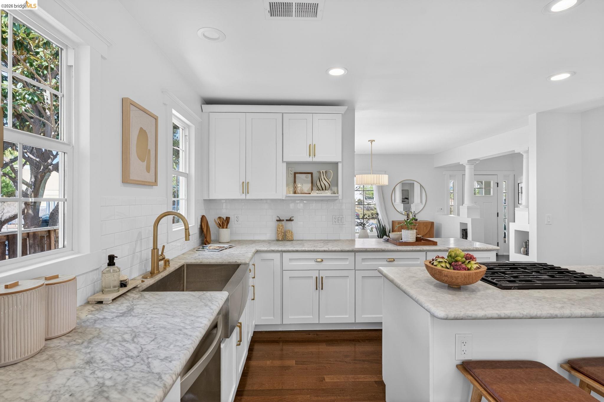 Detail Gallery Image 18 of 29 For 1075 41st St, Emeryville,  CA 94608 - 3 Beds | 3 Baths