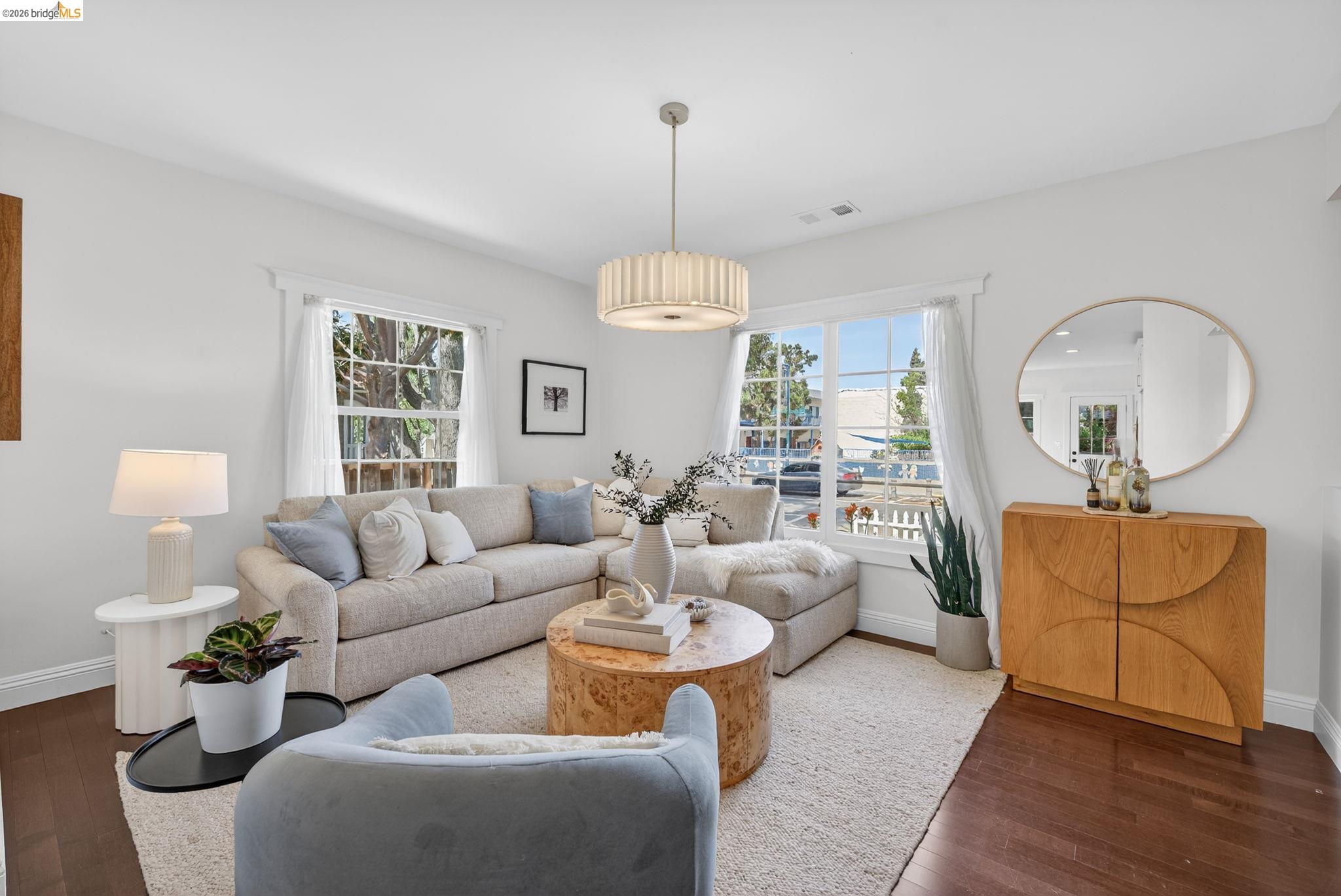 Detail Gallery Image 8 of 29 For 1075 41st St, Emeryville,  CA 94608 - 3 Beds | 3 Baths