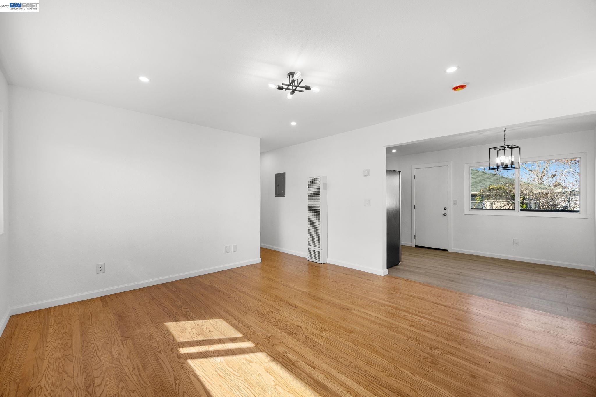 Detail Gallery Image 5 of 47 For 6628 Helen Ct, Oakland,  CA 94608 - – Beds | – Baths