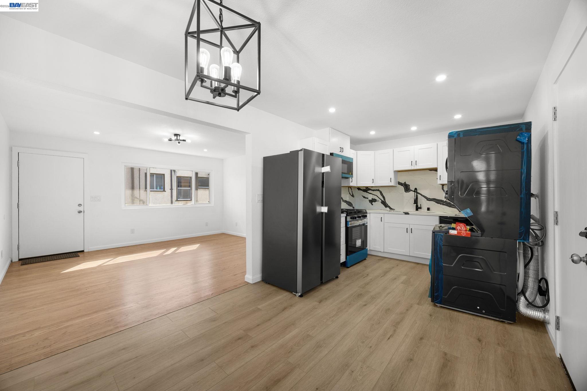 Detail Gallery Image 8 of 47 For 6628 Helen Ct, Oakland,  CA 94608 - – Beds | – Baths