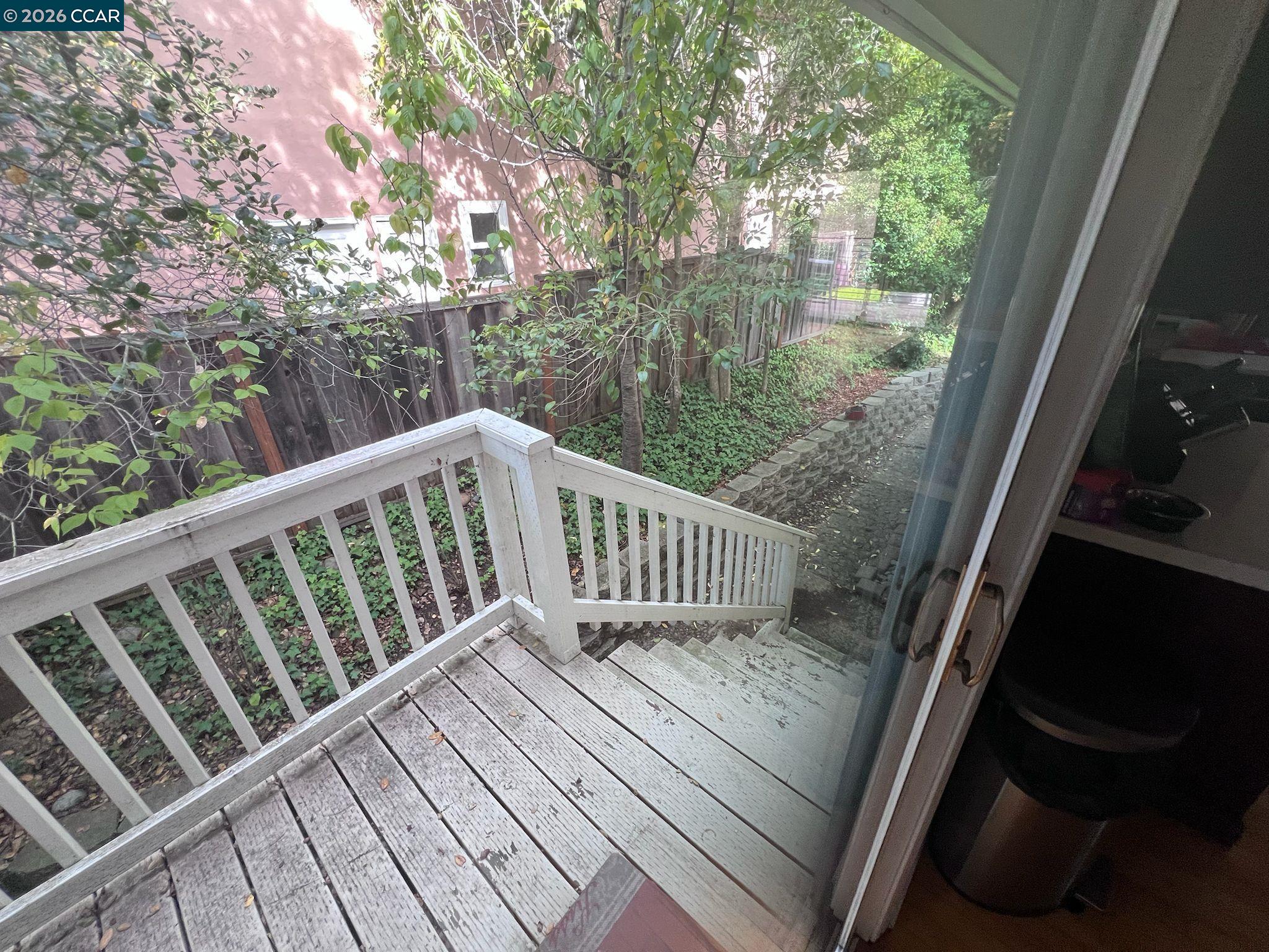 Detail Gallery Image 12 of 13 For 7672 Surrey Ln, Oakland,  CA 94605 - 3 Beds | 2 Baths