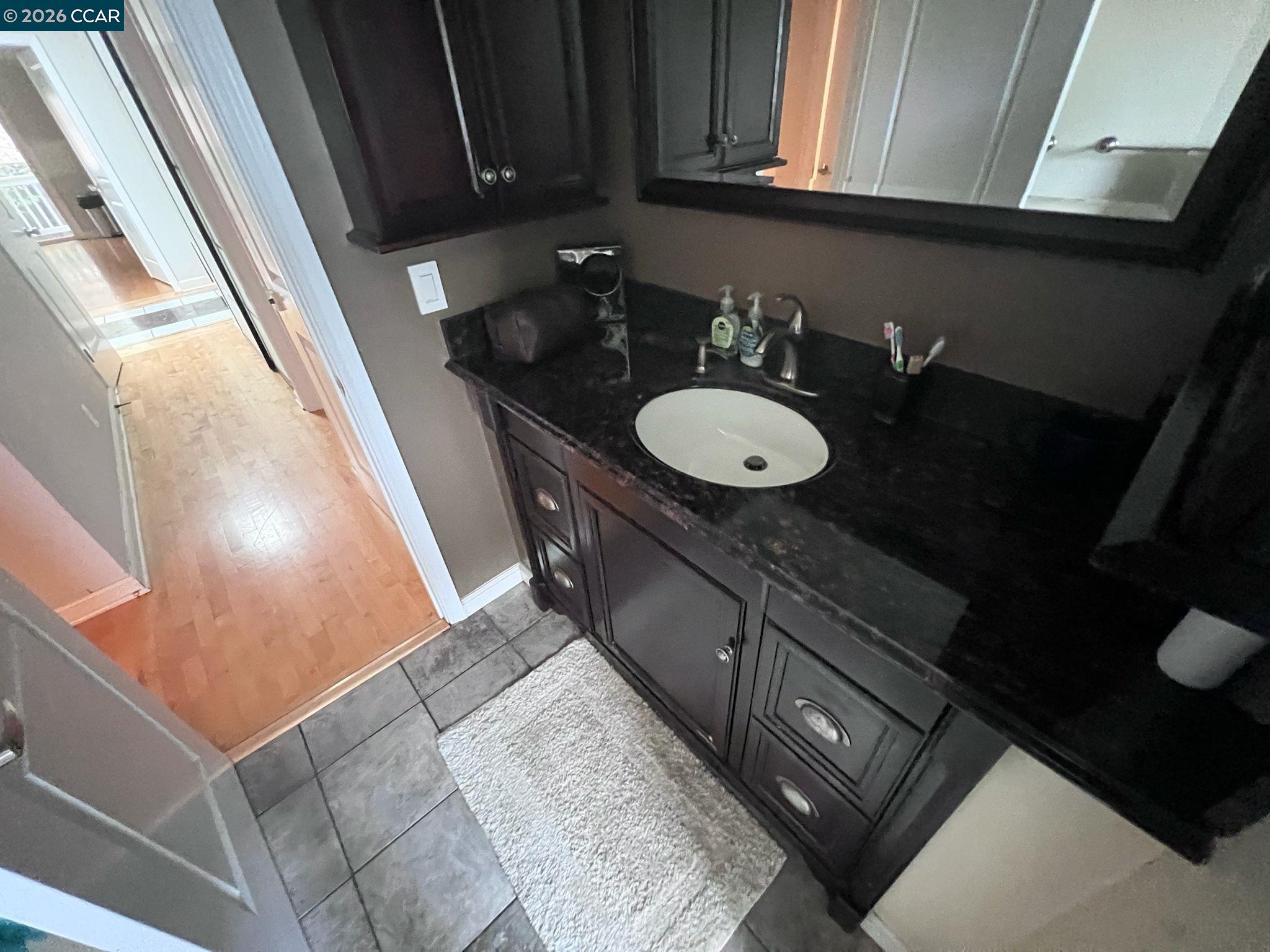 Detail Gallery Image 5 of 13 For 7672 Surrey Ln, Oakland,  CA 94605 - 3 Beds | 2 Baths