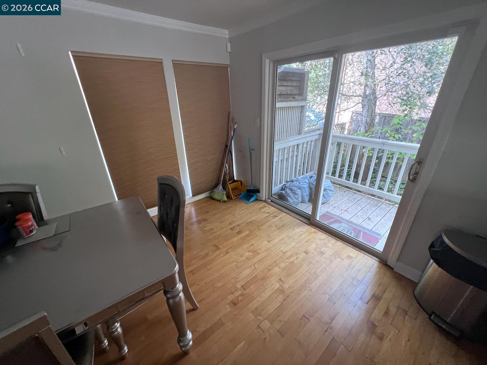 Detail Gallery Image 6 of 13 For 7672 Surrey Ln, Oakland,  CA 94605 - 3 Beds | 2 Baths