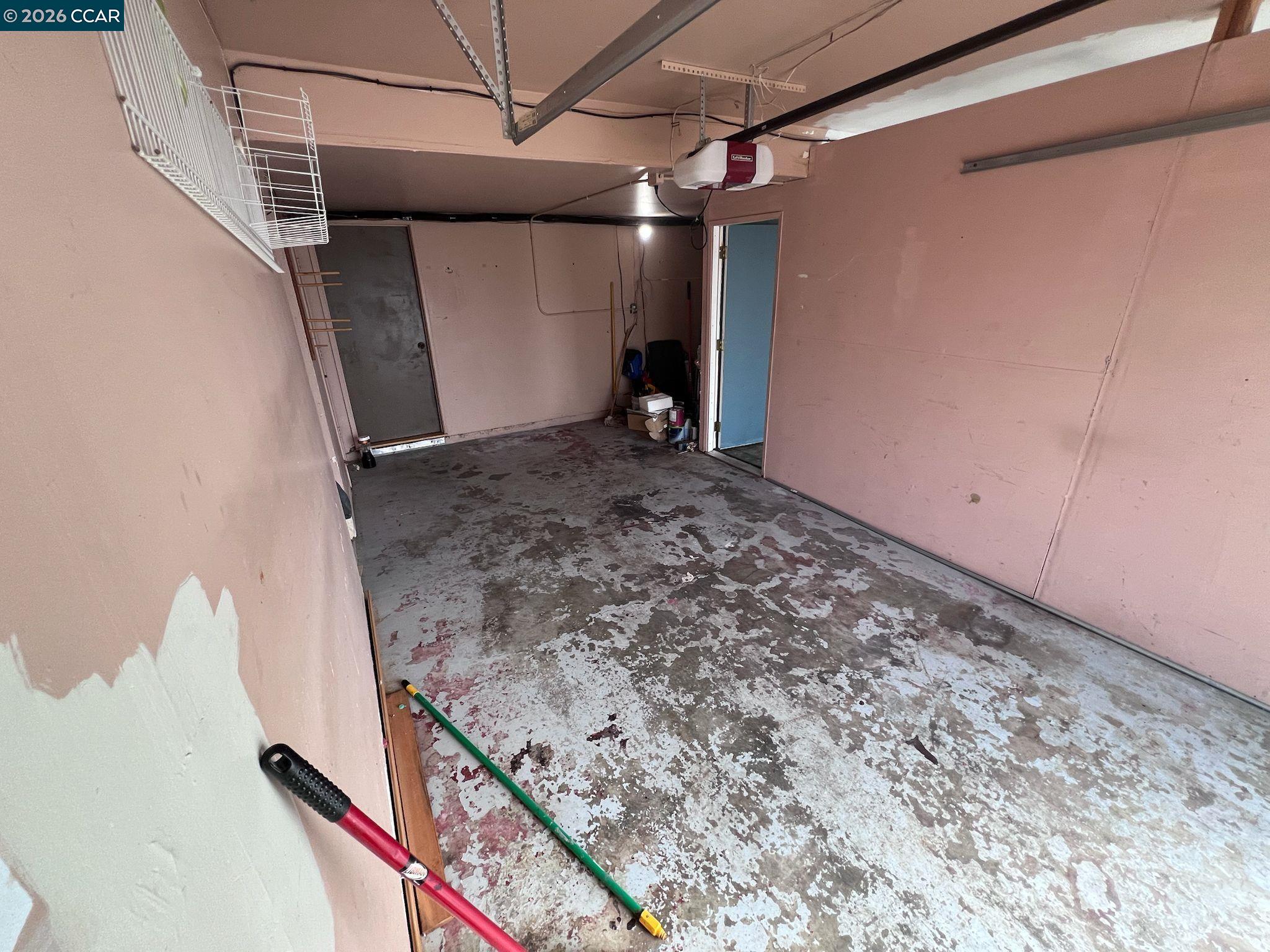 Detail Gallery Image 10 of 13 For 7672 Surrey Ln, Oakland,  CA 94605 - 3 Beds | 2 Baths