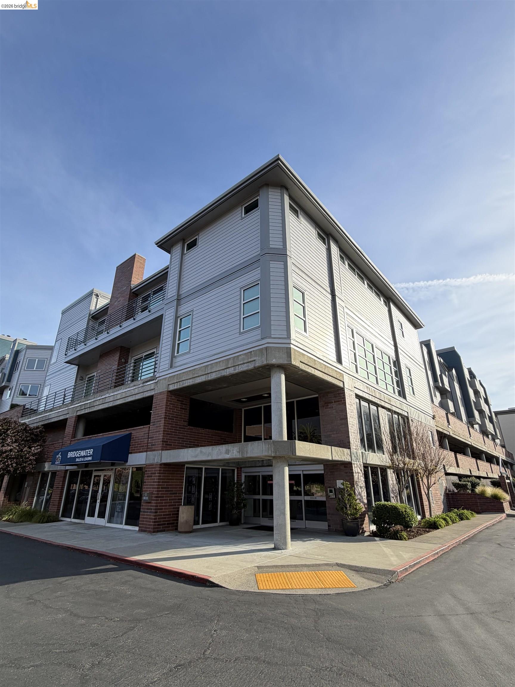 Detail Gallery Image 2 of 25 For 6400 Christie Ave #4124,  Emeryville,  CA 94608 - 1 Beds | 1 Baths