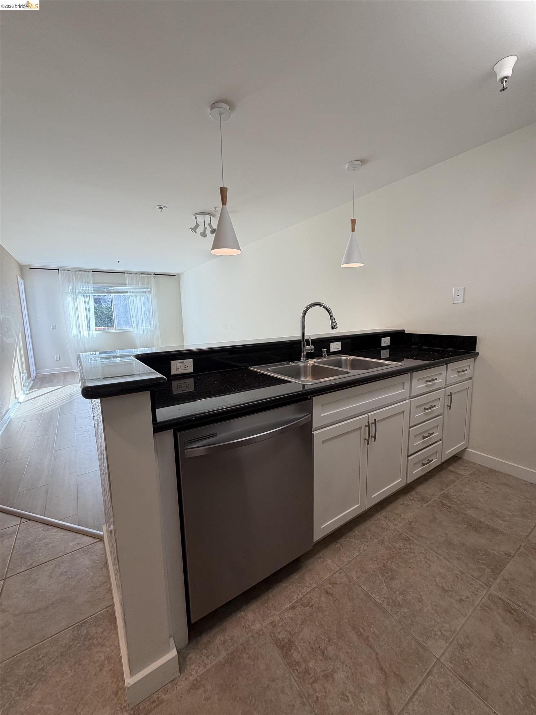 Detail Gallery Image 6 of 25 For 6400 Christie Ave #4124,  Emeryville,  CA 94608 - 1 Beds | 1 Baths