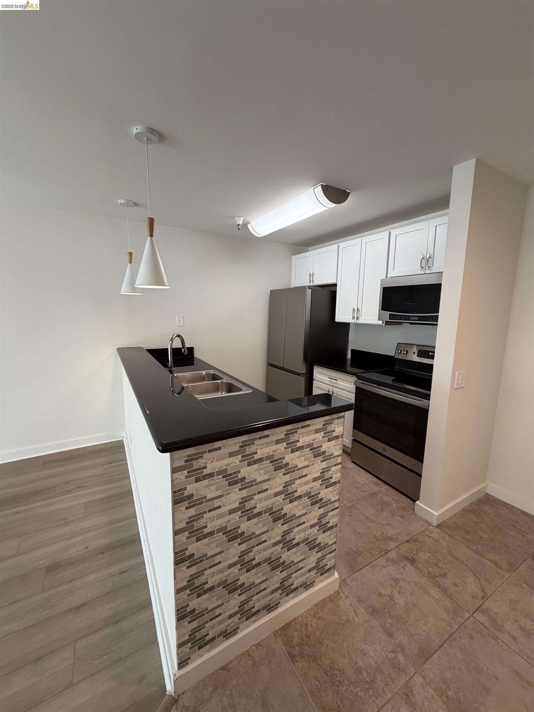 Detail Gallery Image 7 of 25 For 6400 Christie Ave #4124,  Emeryville,  CA 94608 - 1 Beds | 1 Baths