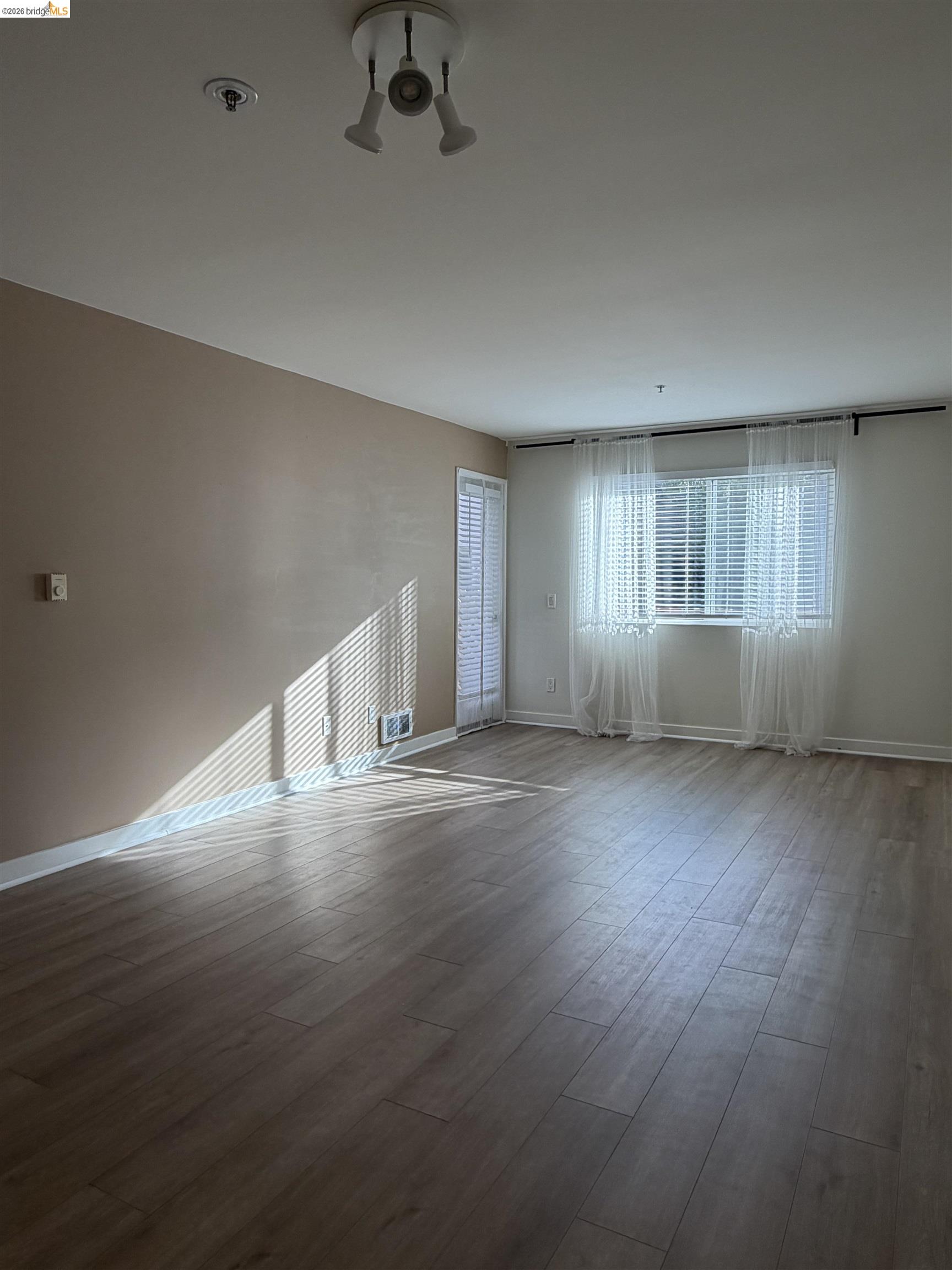 Detail Gallery Image 8 of 25 For 6400 Christie Ave #4124,  Emeryville,  CA 94608 - 1 Beds | 1 Baths