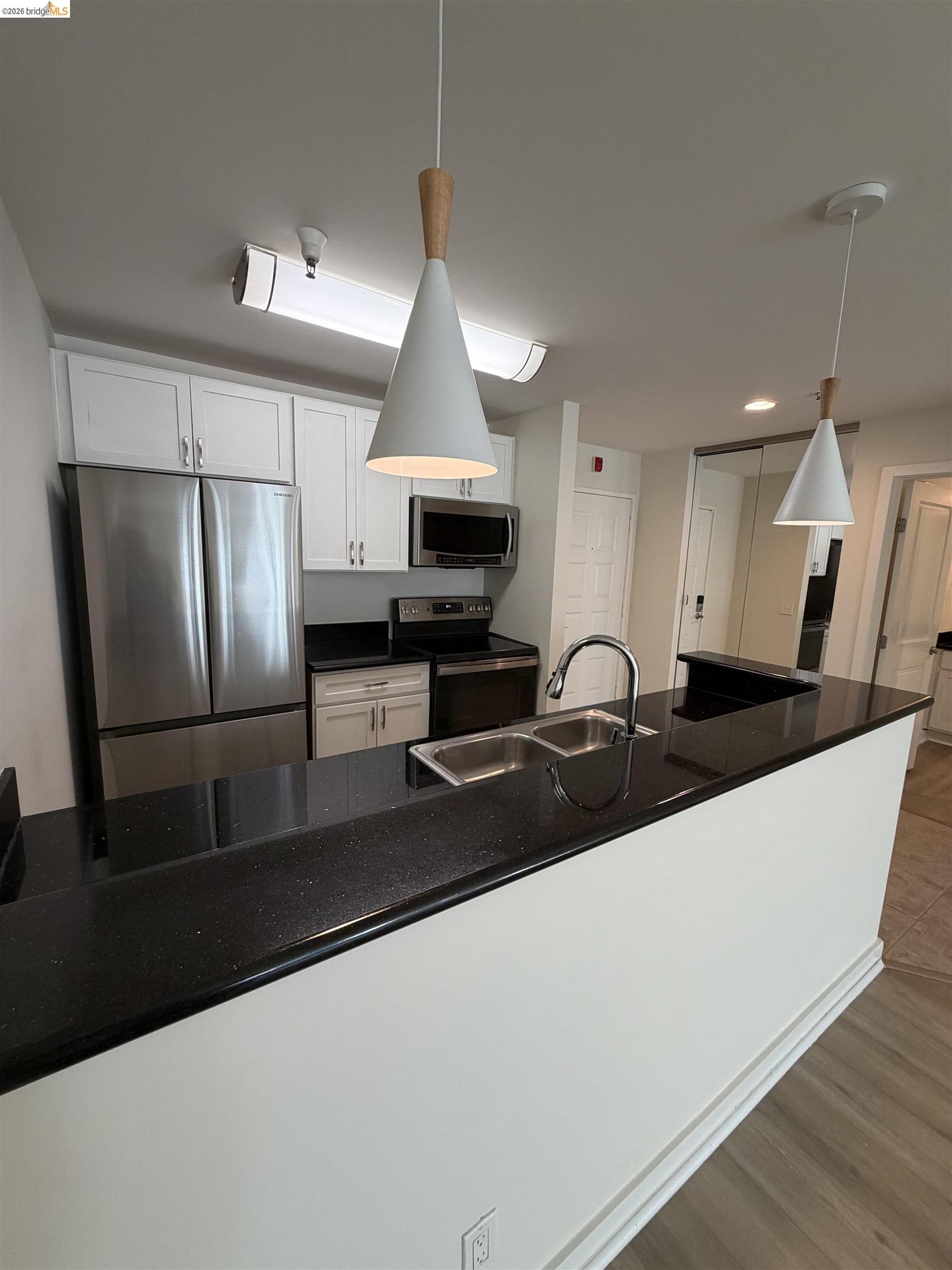 Detail Gallery Image 9 of 25 For 6400 Christie Ave #4124,  Emeryville,  CA 94608 - 1 Beds | 1 Baths