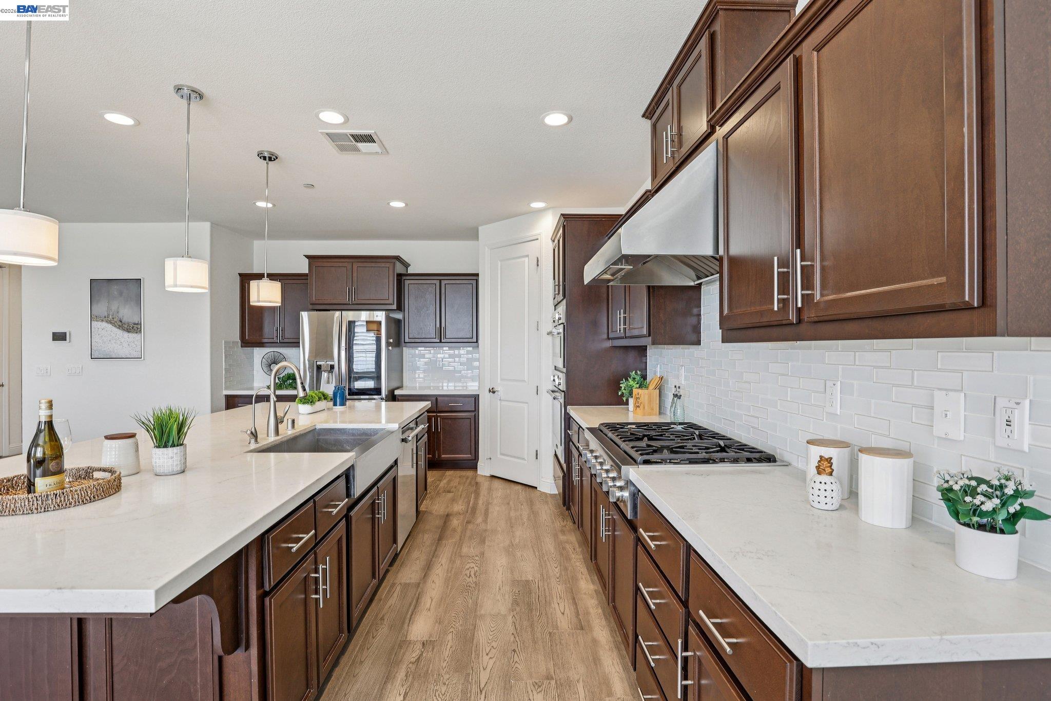 Detail Gallery Image 15 of 46 For 28719 Vista Grande Dr, Hayward,  CA 94544 - 5 Beds | 3 Baths