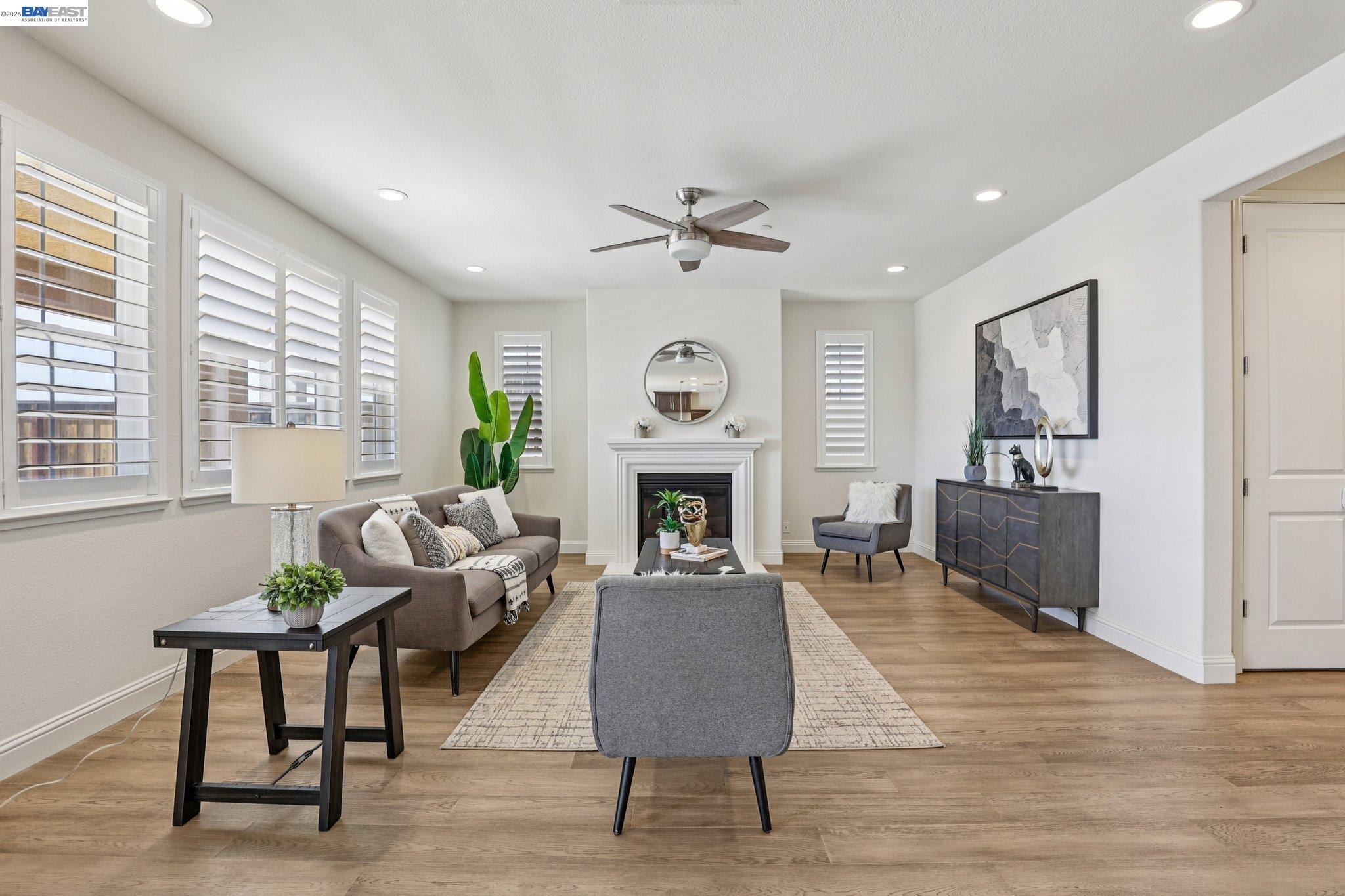 Detail Gallery Image 5 of 46 For 28719 Vista Grande Dr, Hayward,  CA 94544 - 5 Beds | 3 Baths