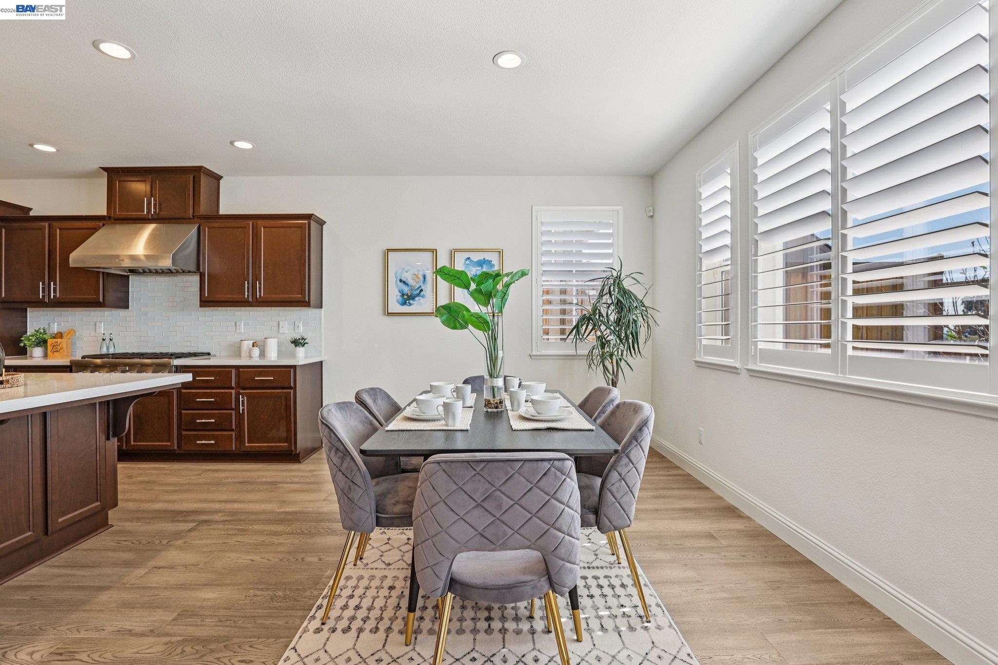 Detail Gallery Image 10 of 46 For 28719 Vista Grande Dr, Hayward,  CA 94544 - 5 Beds | 3 Baths