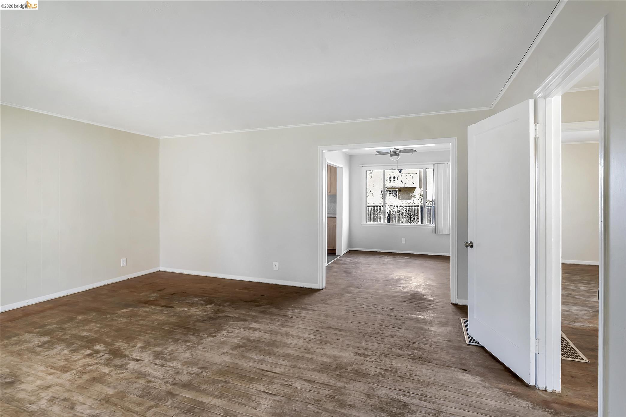 Detail Gallery Image 4 of 33 For 827 Chestnut St, Redwood City,  CA 94063 - 2 Beds | 1 Baths