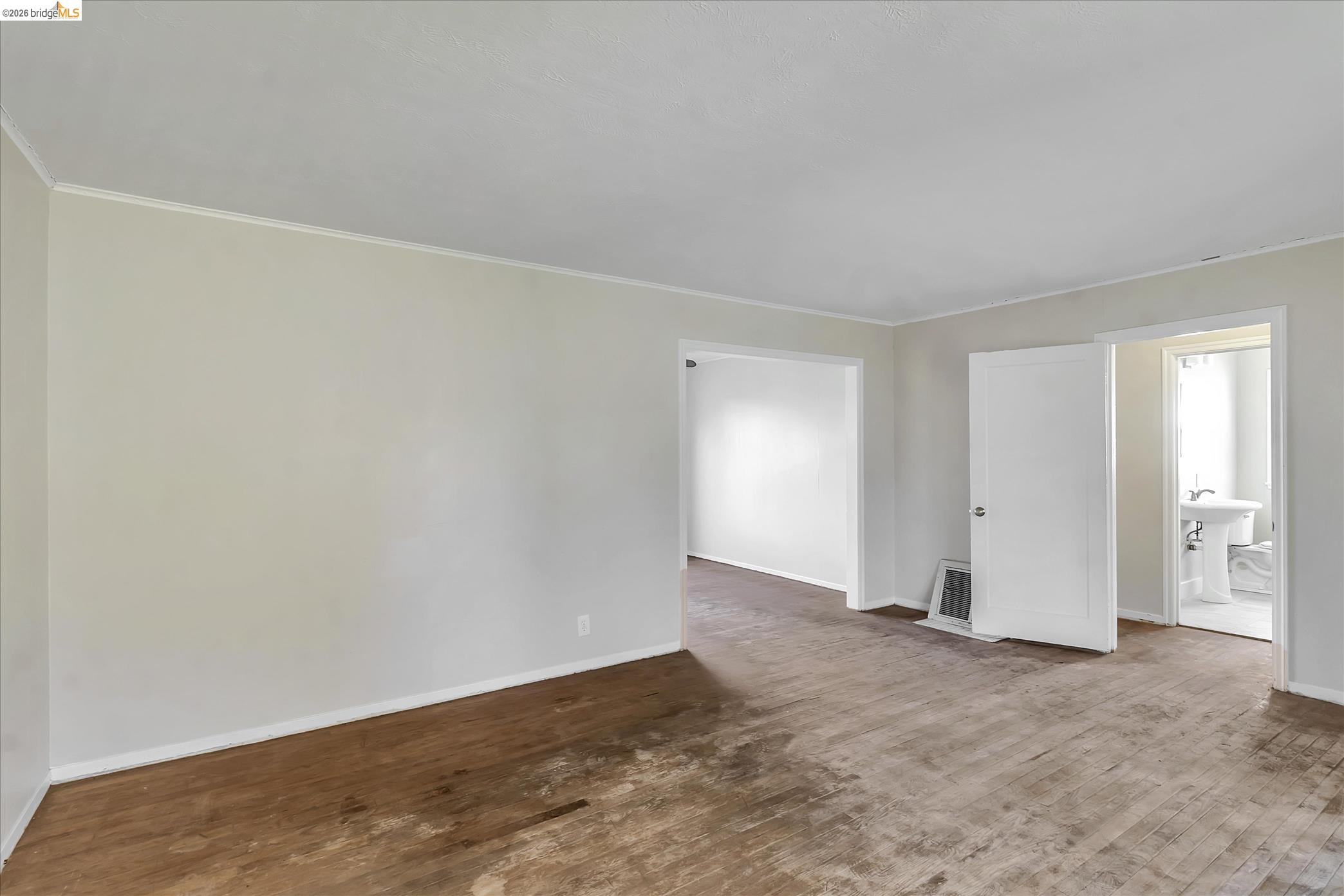 Detail Gallery Image 6 of 33 For 827 Chestnut St, Redwood City,  CA 94063 - 2 Beds | 1 Baths