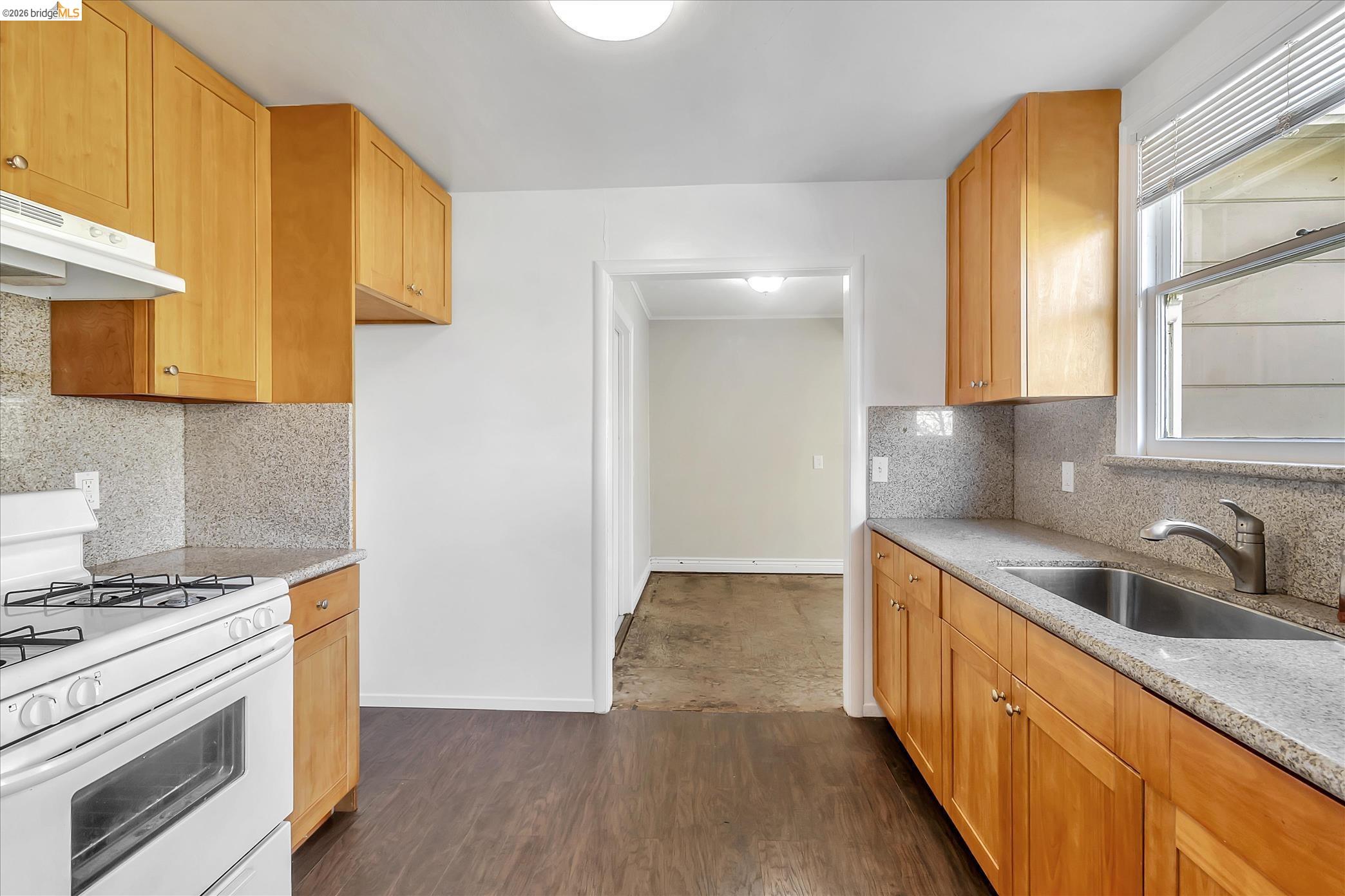 Detail Gallery Image 9 of 33 For 827 Chestnut St, Redwood City,  CA 94063 - 2 Beds | 1 Baths