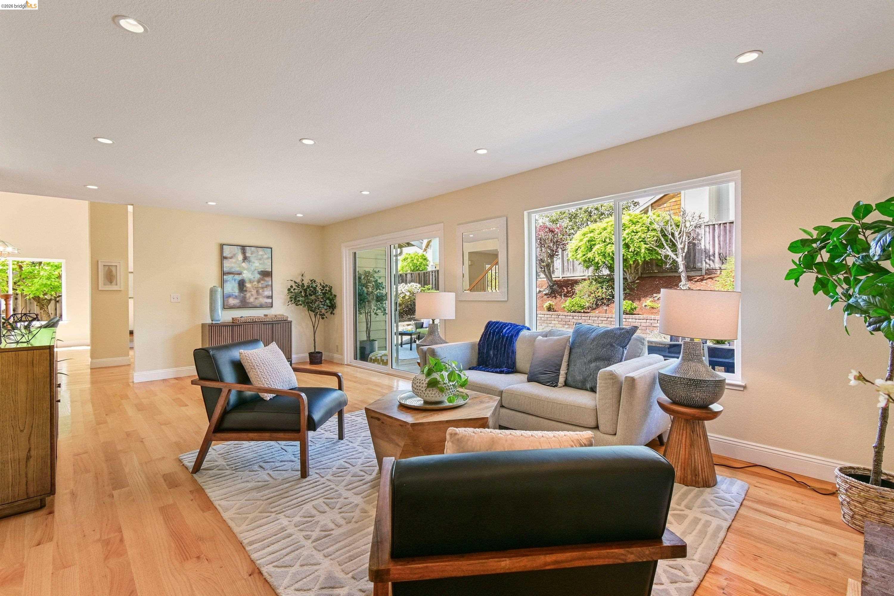 Detail Gallery Image 14 of 53 For 4303 Chamberlin Ct, Oakland,  CA 94619 - 4 Beds | 3 Baths