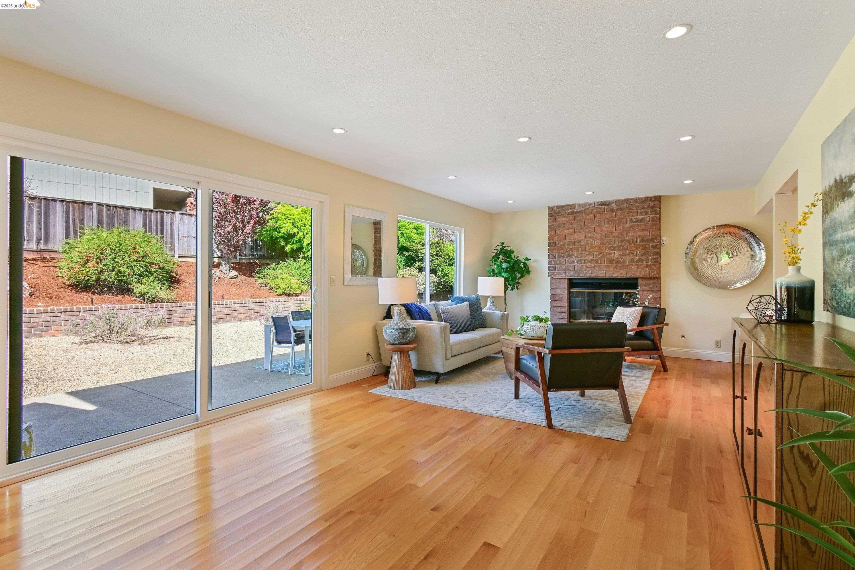 Detail Gallery Image 18 of 53 For 4303 Chamberlin Ct, Oakland,  CA 94619 - 4 Beds | 3 Baths