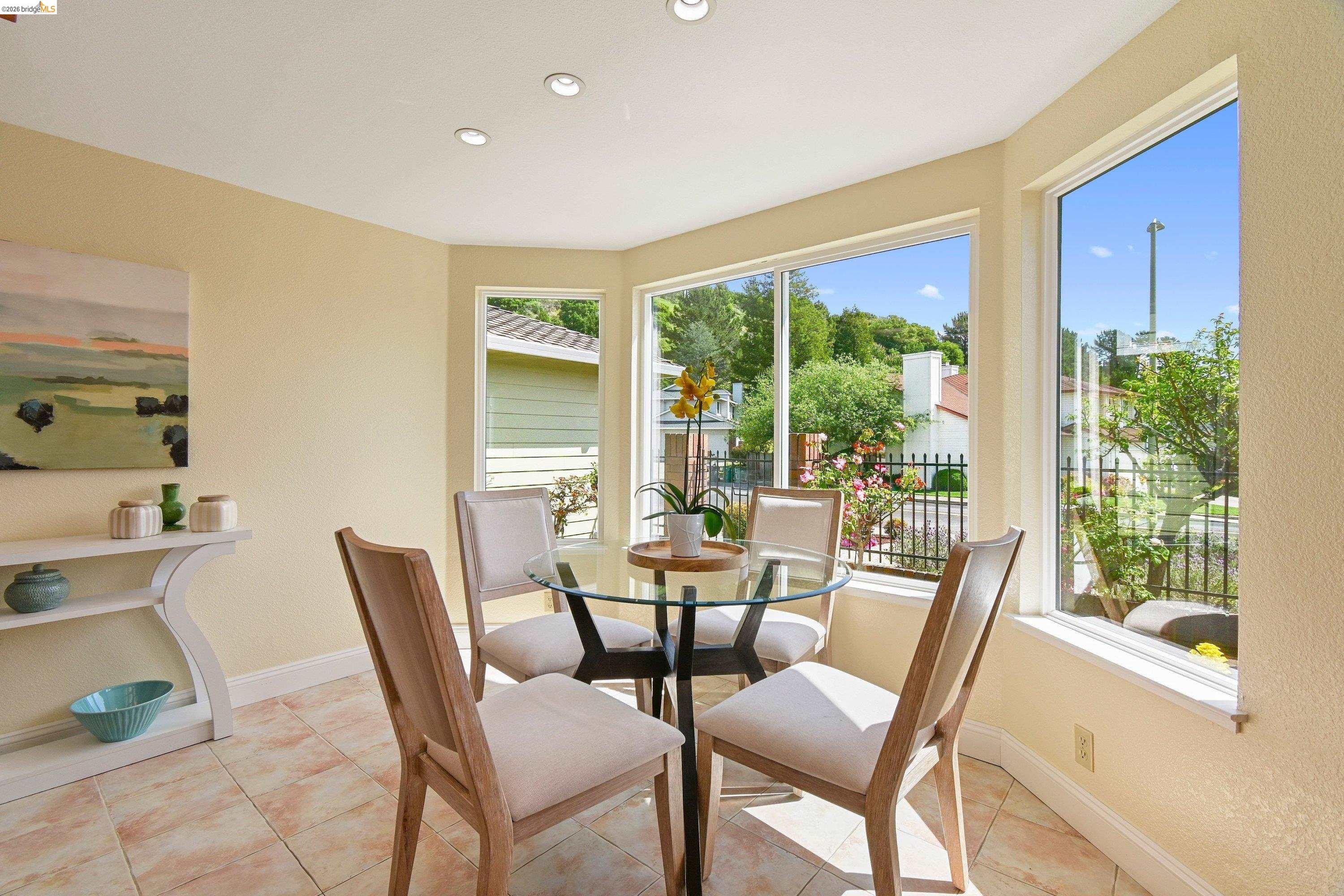 Detail Gallery Image 23 of 53 For 4303 Chamberlin Ct, Oakland,  CA 94619 - 4 Beds | 3 Baths