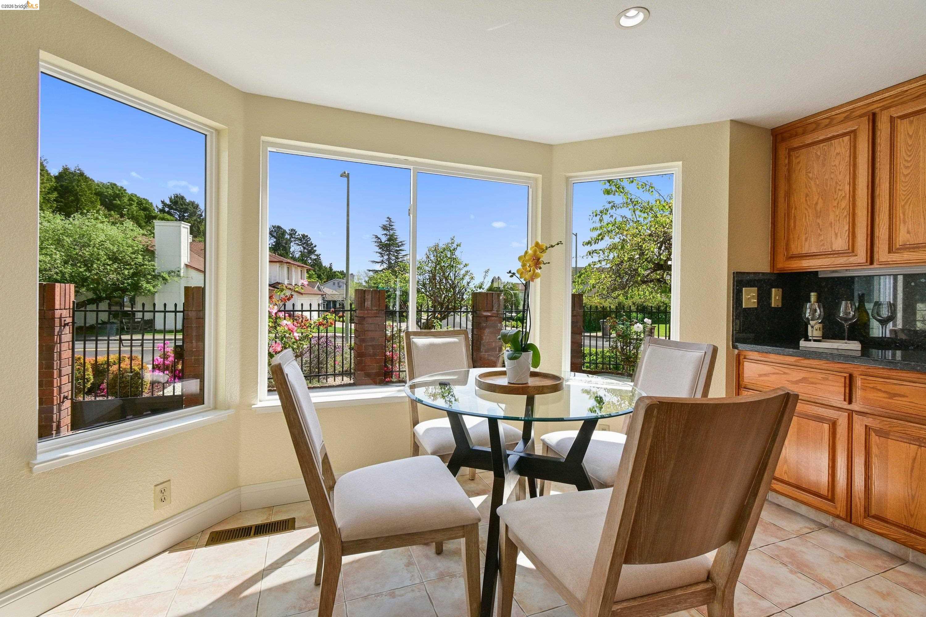 Detail Gallery Image 24 of 53 For 4303 Chamberlin Ct, Oakland,  CA 94619 - 4 Beds | 3 Baths