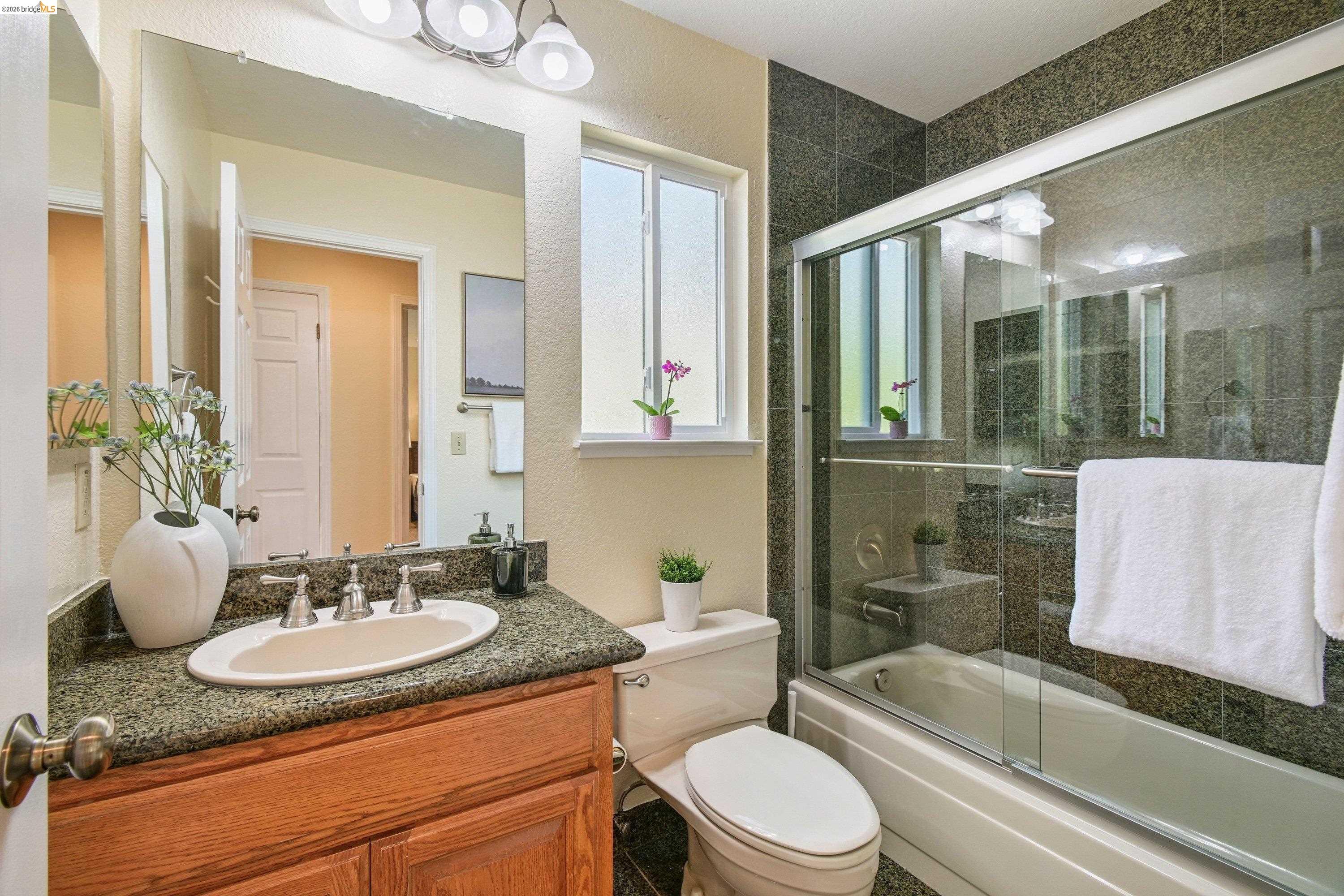 Detail Gallery Image 25 of 53 For 4303 Chamberlin Ct, Oakland,  CA 94619 - 4 Beds | 3 Baths