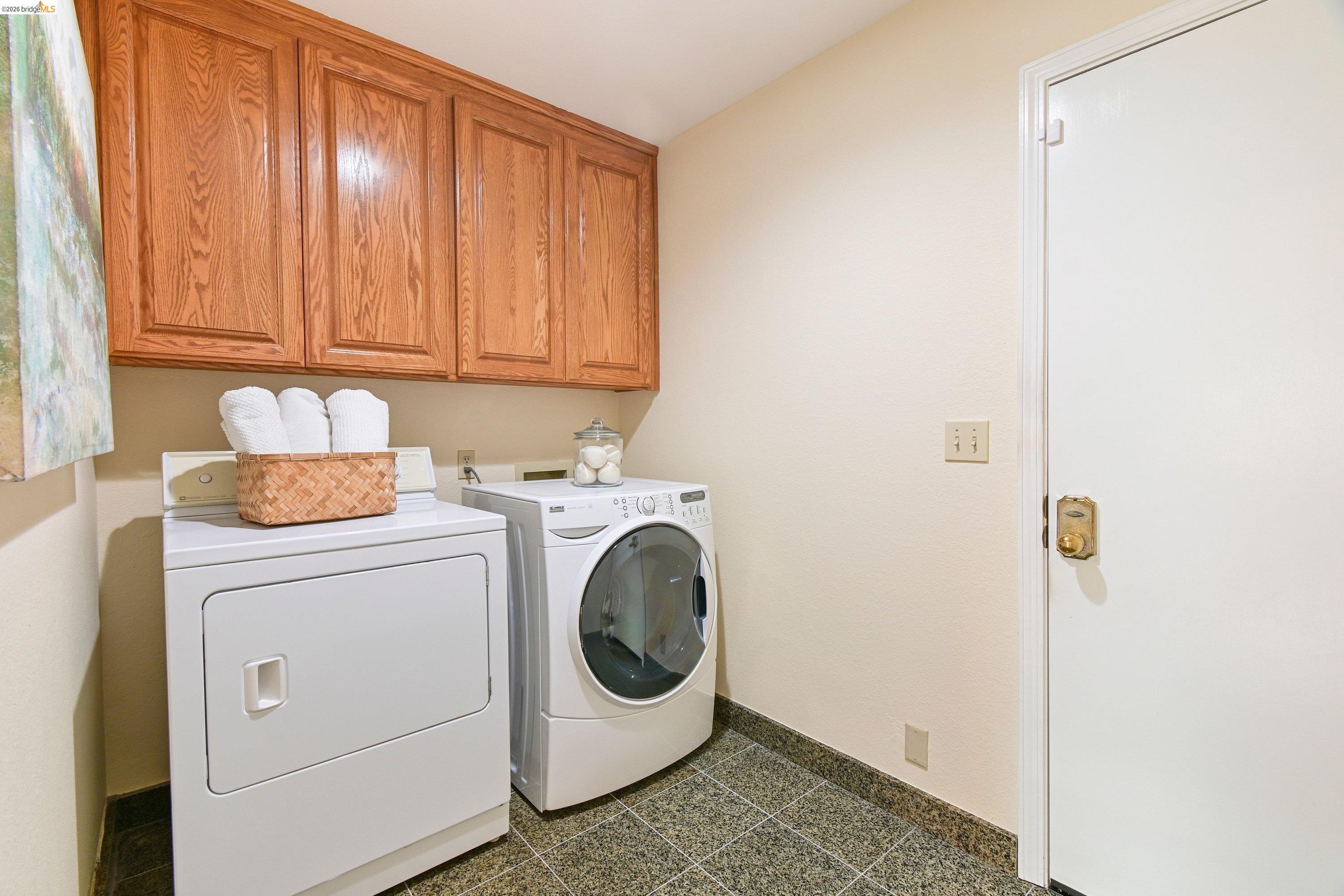 Detail Gallery Image 30 of 53 For 4303 Chamberlin Ct, Oakland,  CA 94619 - 4 Beds | 3 Baths