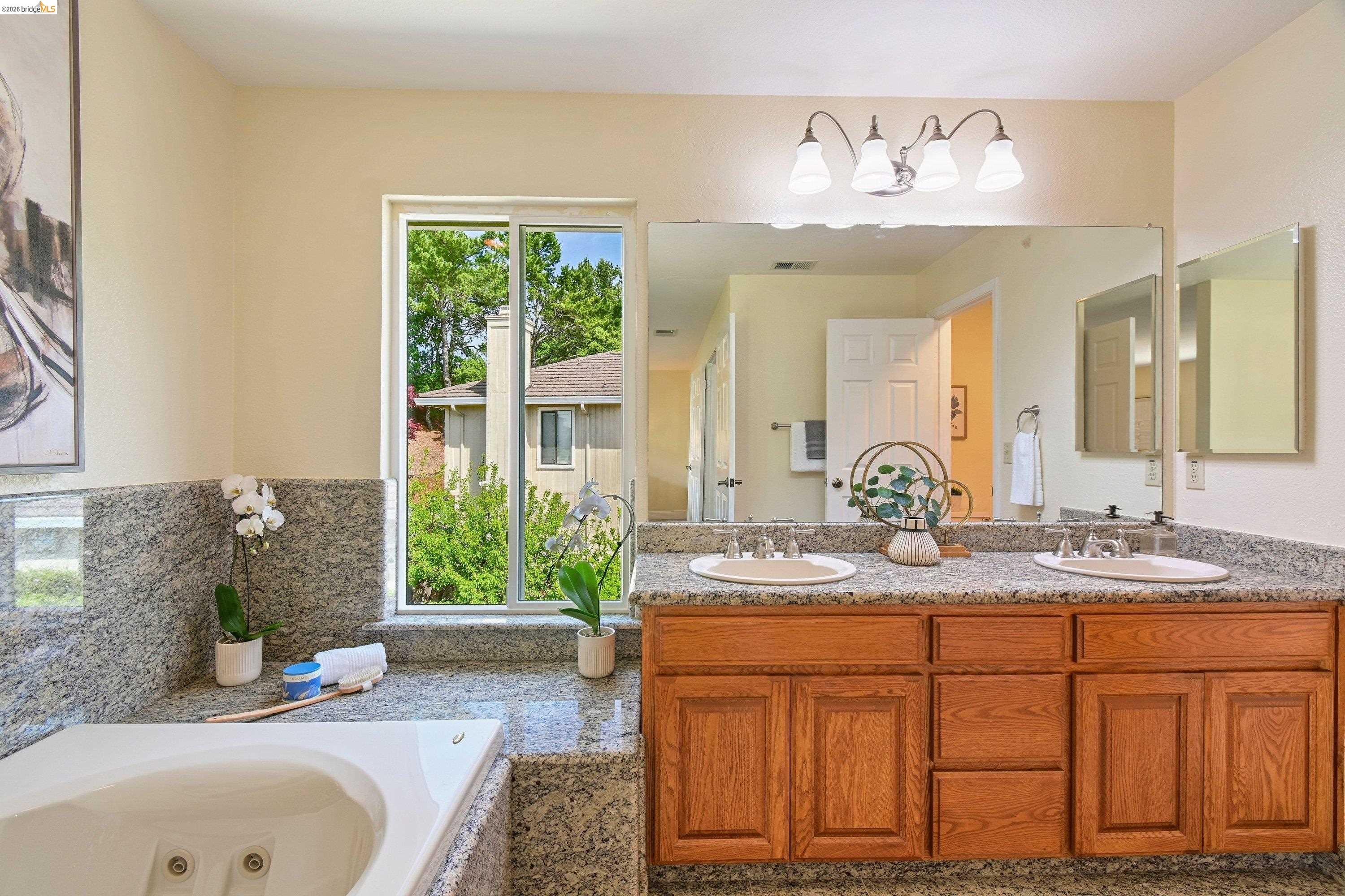 Detail Gallery Image 34 of 53 For 4303 Chamberlin Ct, Oakland,  CA 94619 - 4 Beds | 3 Baths