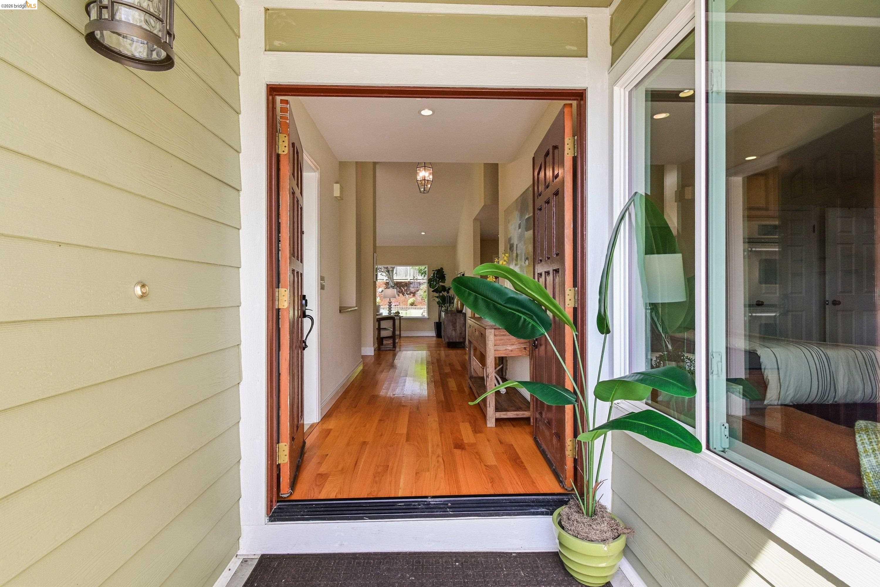 Detail Gallery Image 5 of 53 For 4303 Chamberlin Ct, Oakland,  CA 94619 - 4 Beds | 3 Baths