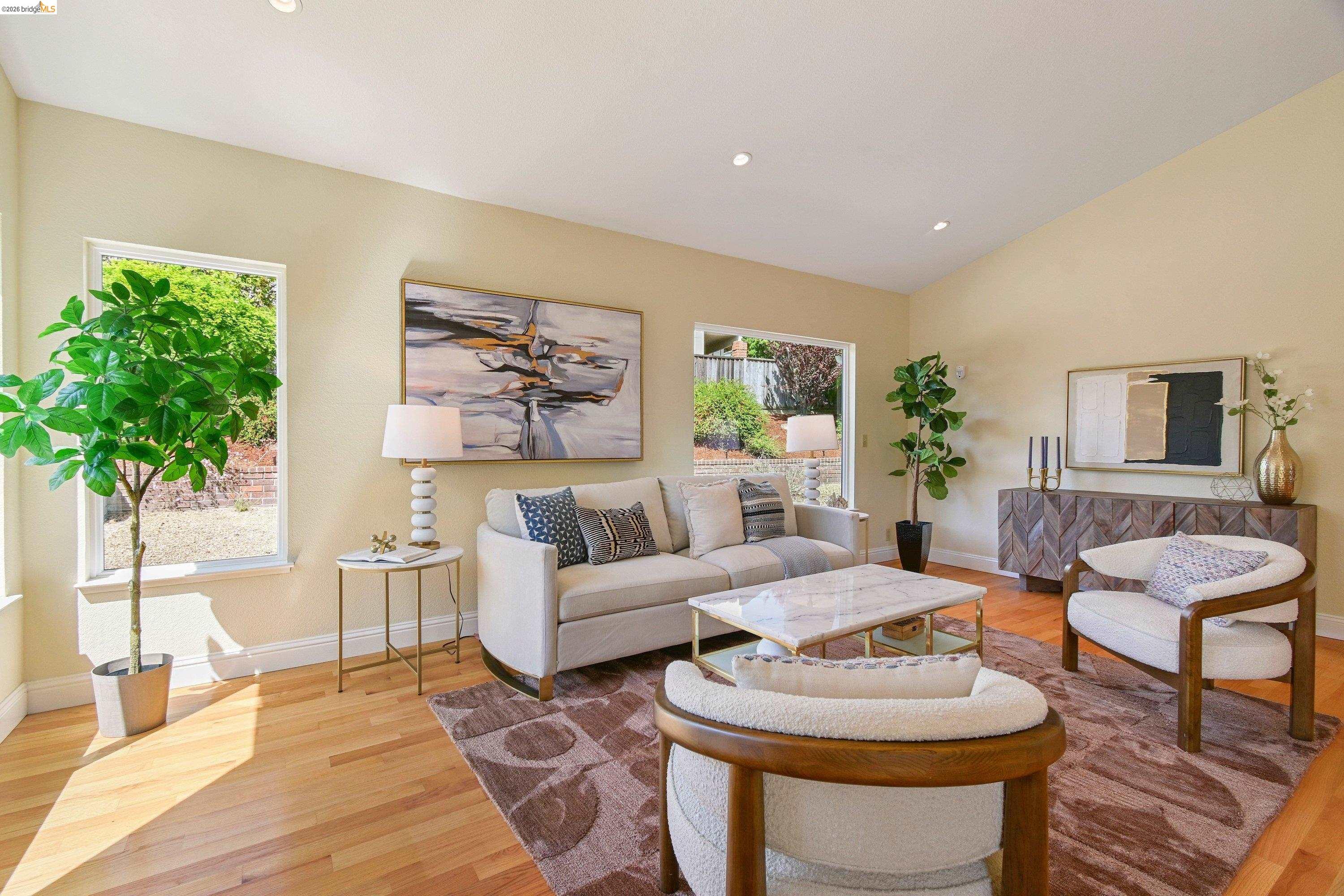 Detail Gallery Image 7 of 53 For 4303 Chamberlin Ct, Oakland,  CA 94619 - 4 Beds | 3 Baths