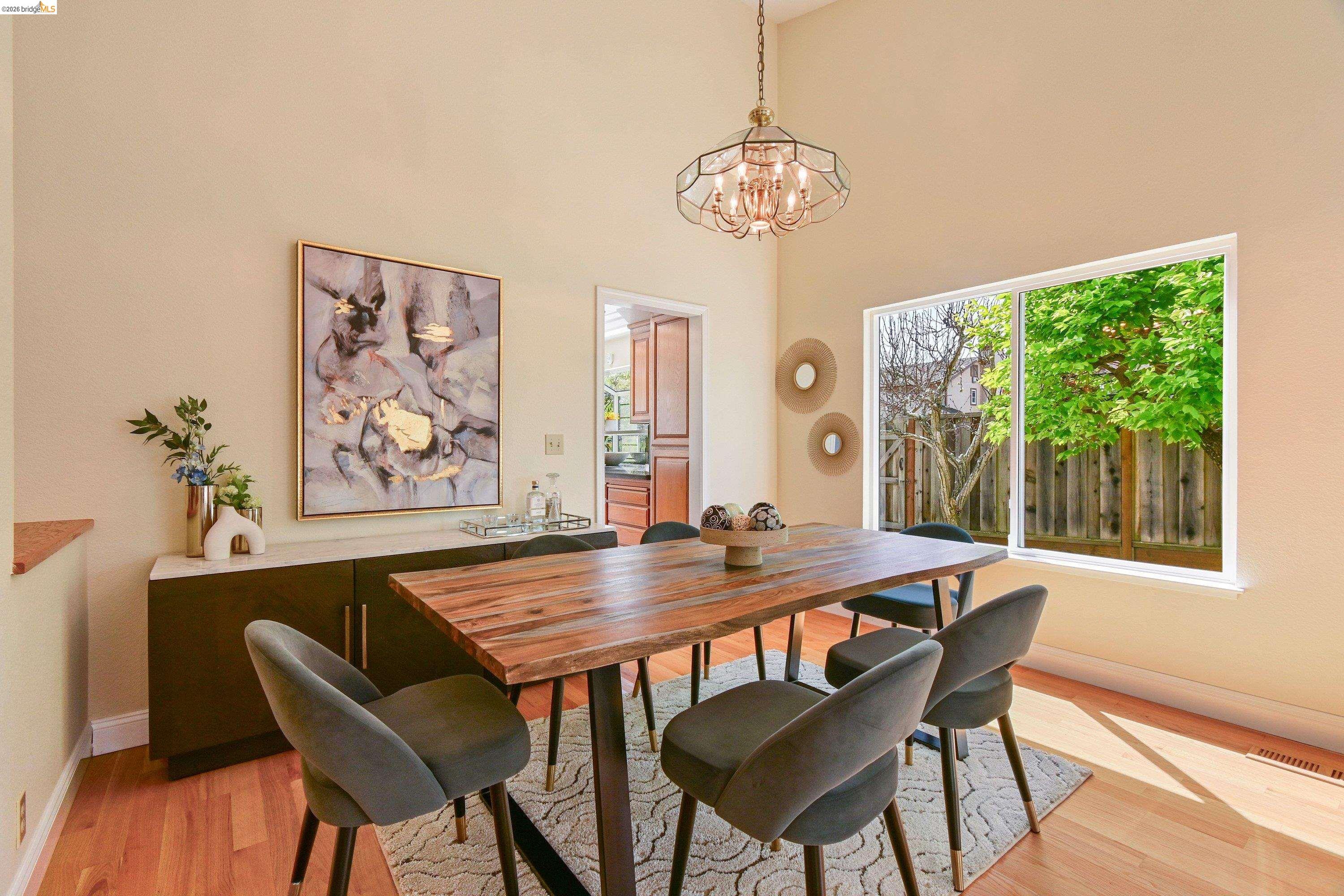 Detail Gallery Image 10 of 53 For 4303 Chamberlin Ct, Oakland,  CA 94619 - 4 Beds | 3 Baths