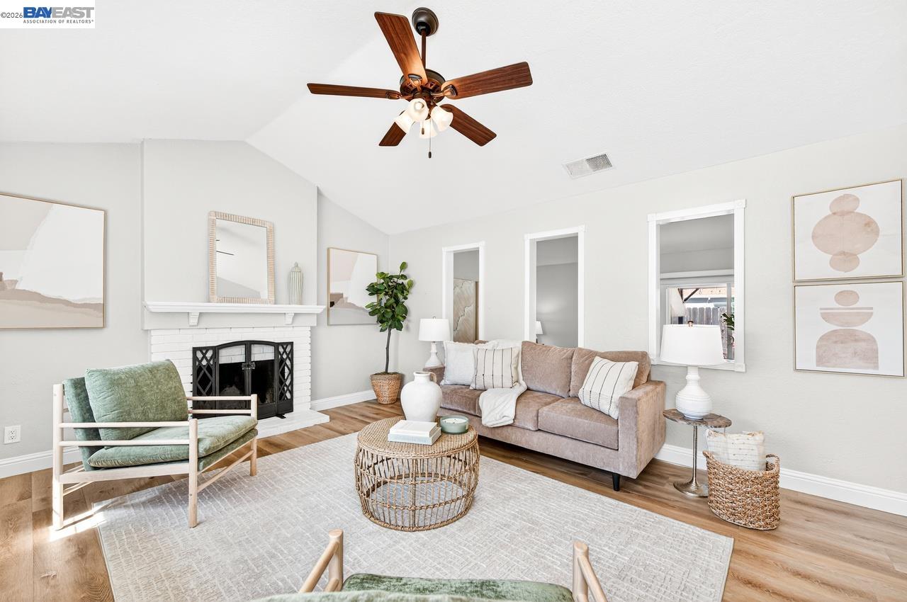 Detail Gallery Image 11 of 42 For 1184 Crystal Cir, Livermore,  CA 94550 - 4 Beds | 2 Baths