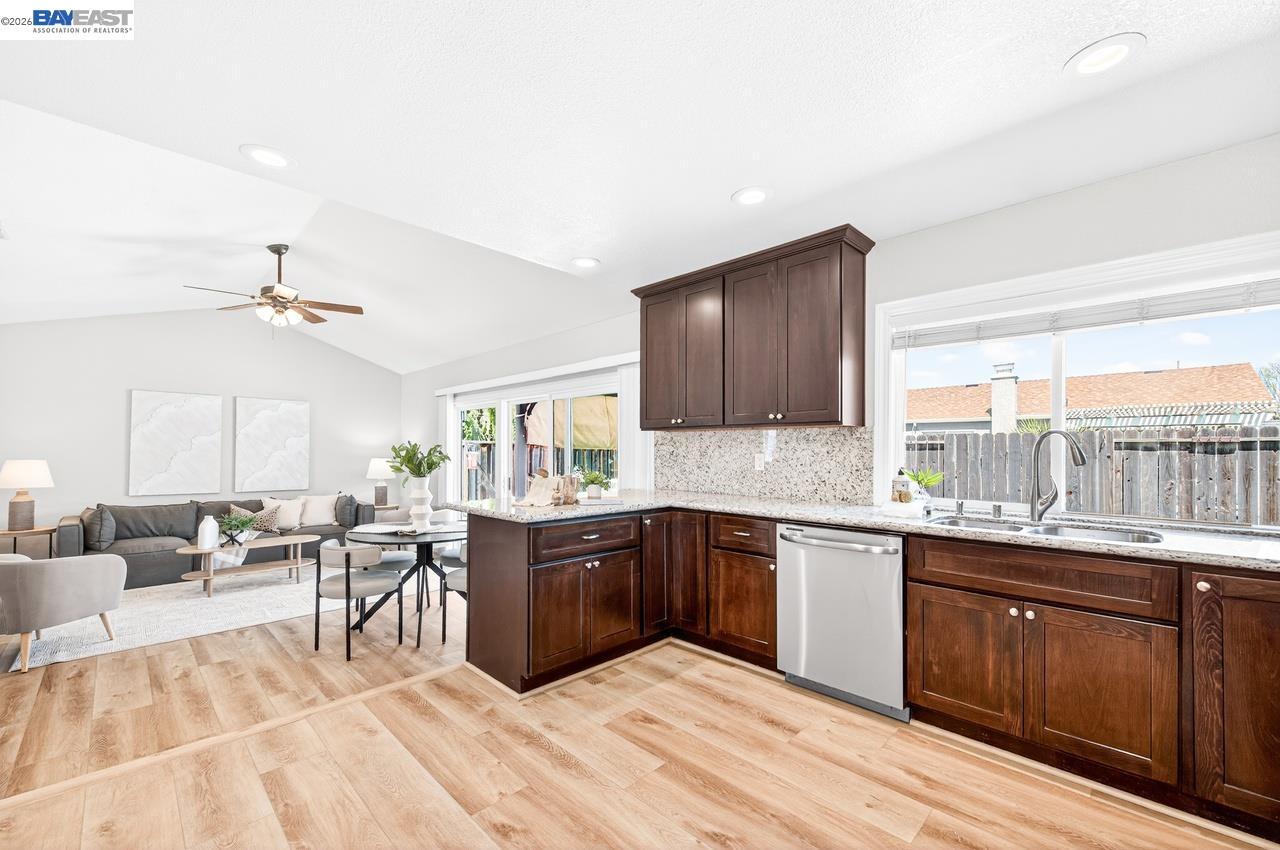 Detail Gallery Image 17 of 42 For 1184 Crystal Cir, Livermore,  CA 94550 - 4 Beds | 2 Baths