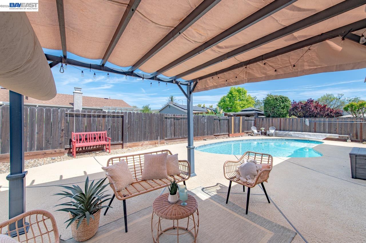 Detail Gallery Image 34 of 42 For 1184 Crystal Cir, Livermore,  CA 94550 - 4 Beds | 2 Baths