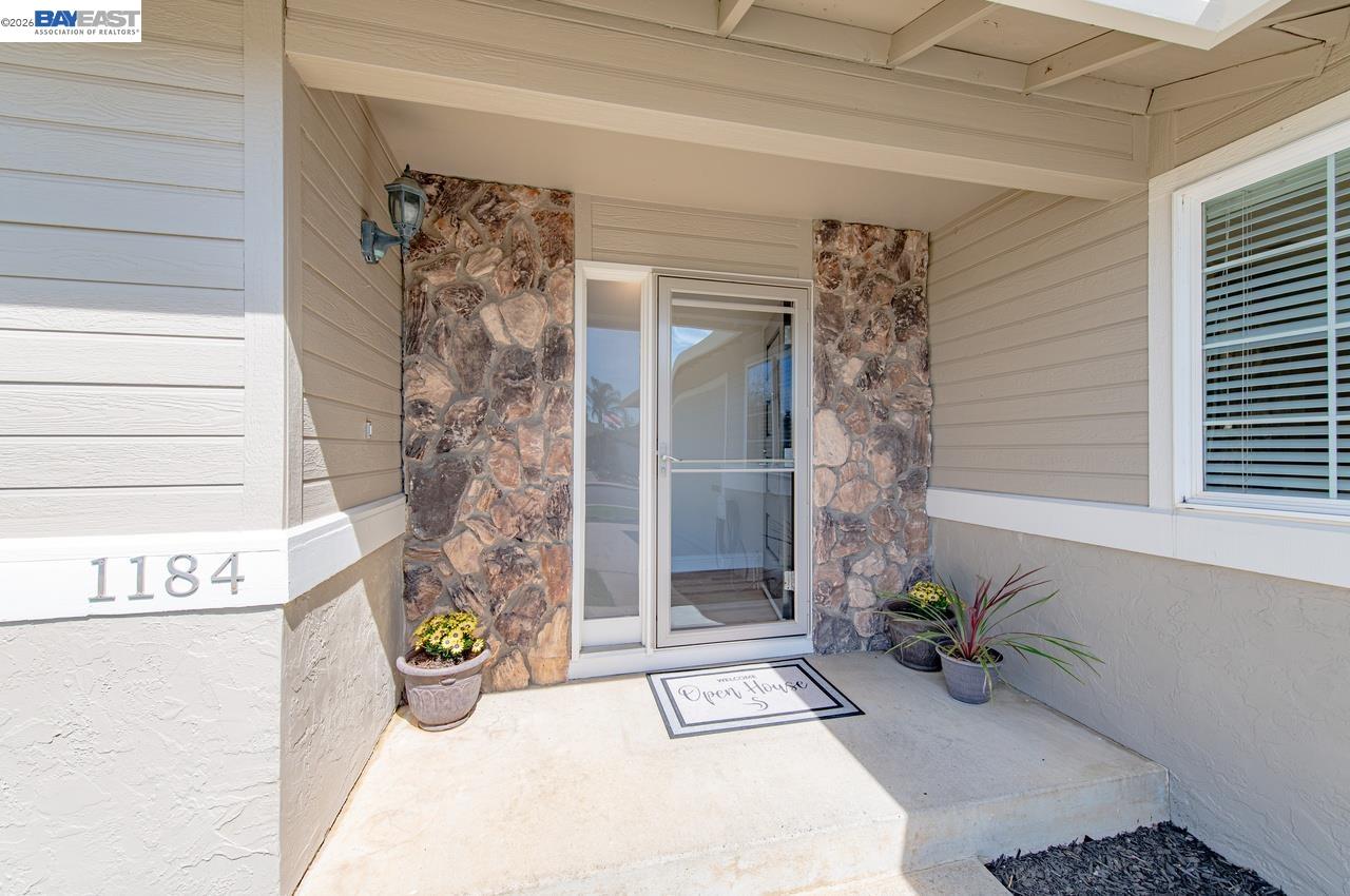 Detail Gallery Image 8 of 42 For 1184 Crystal Cir, Livermore,  CA 94550 - 4 Beds | 2 Baths