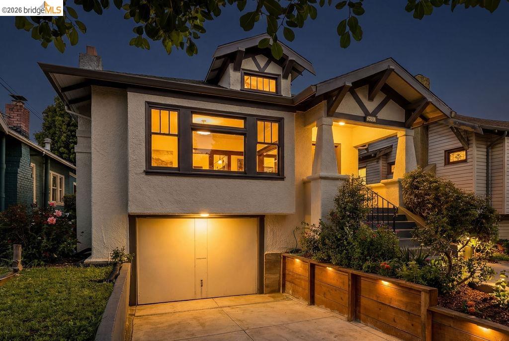 Detail Gallery Image 2 of 60 For 970 39th St, Oakland,  CA 94608 - 2 Beds | 1 Baths