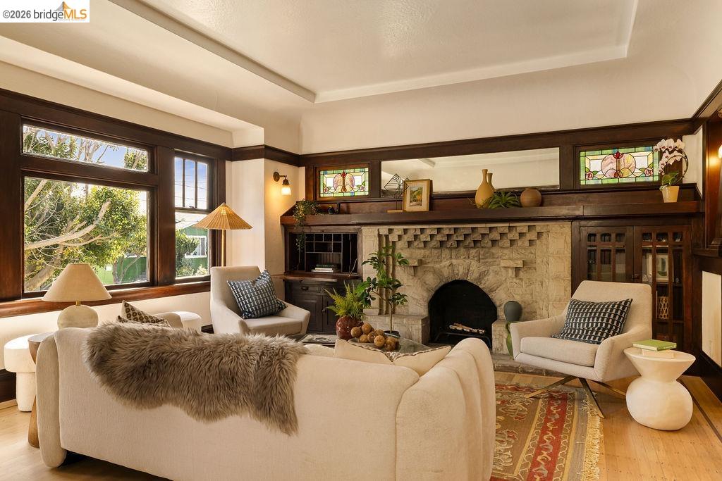 Detail Gallery Image 12 of 60 For 970 39th St, Oakland,  CA 94608 - 2 Beds | 1 Baths