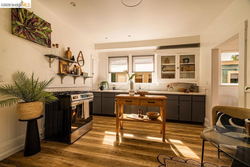 Detail Gallery Image 27 of 60 For 970 39th St, Oakland,  CA 94608 - 2 Beds | 1 Baths