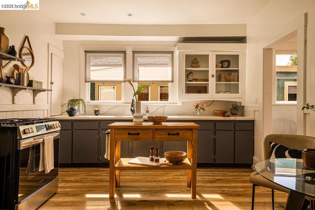 Detail Gallery Image 28 of 60 For 970 39th St, Oakland,  CA 94608 - 2 Beds | 1 Baths