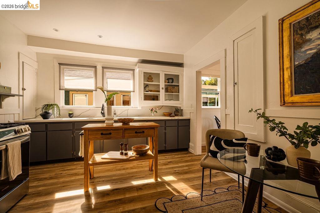 Detail Gallery Image 30 of 60 For 970 39th St, Oakland,  CA 94608 - 2 Beds | 1 Baths