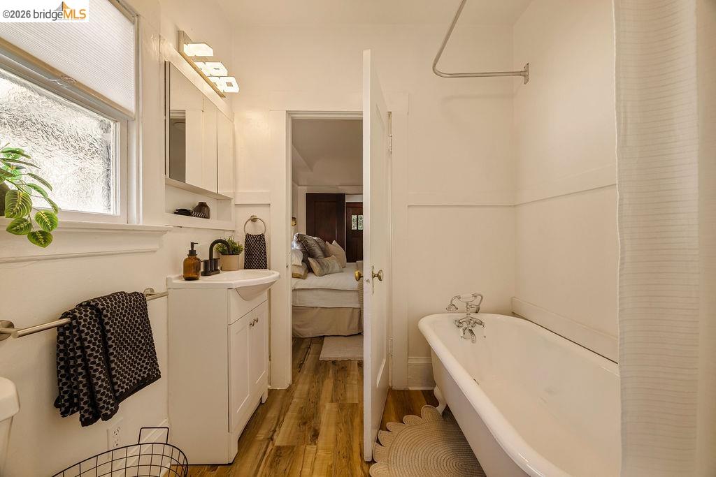 Detail Gallery Image 44 of 60 For 970 39th St, Oakland,  CA 94608 - 2 Beds | 1 Baths