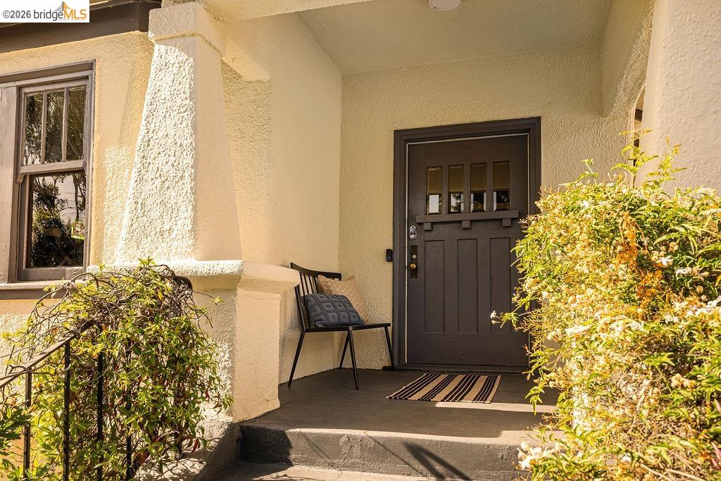 Detail Gallery Image 6 of 60 For 970 39th St, Oakland,  CA 94608 - 2 Beds | 1 Baths