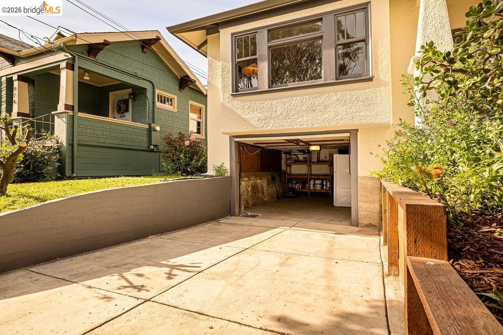 Detail Gallery Image 54 of 60 For 970 39th St, Oakland,  CA 94608 - 2 Beds | 1 Baths