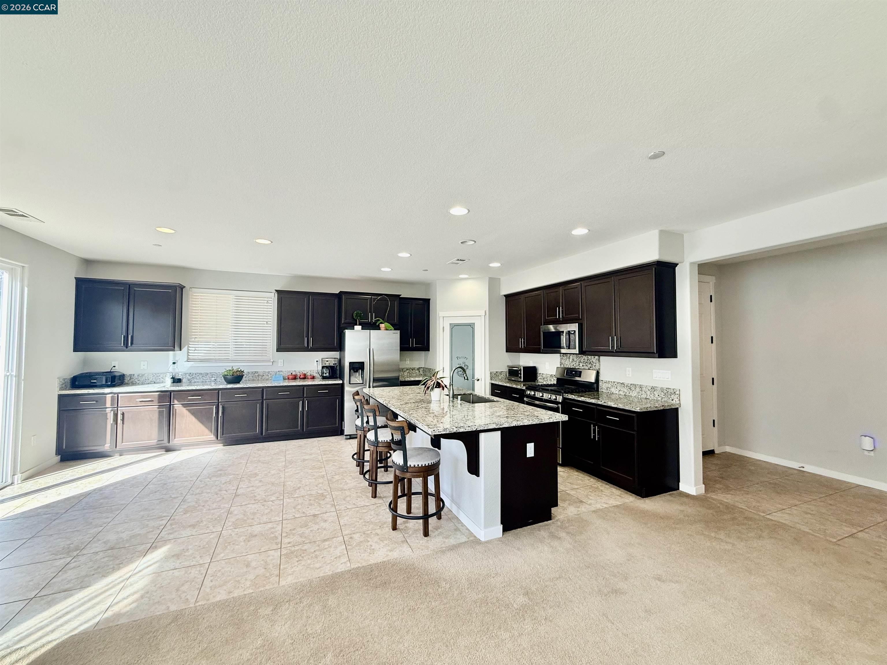 Detail Gallery Image 5 of 26 For 307 Birmingham Ct, Fairfield,  CA 94534 - 4 Beds | 3 Baths