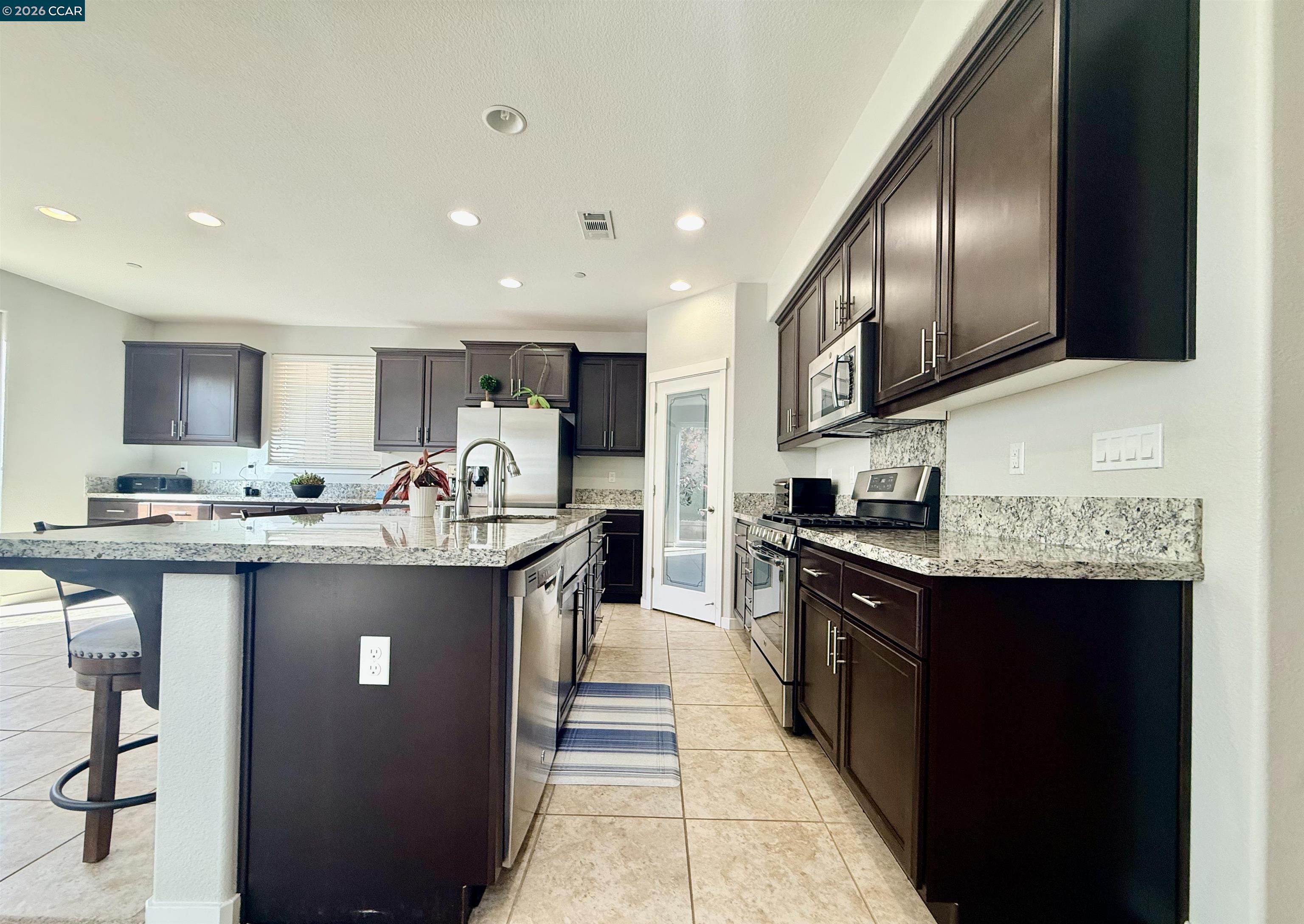 Detail Gallery Image 6 of 26 For 307 Birmingham Ct, Fairfield,  CA 94534 - 4 Beds | 3 Baths