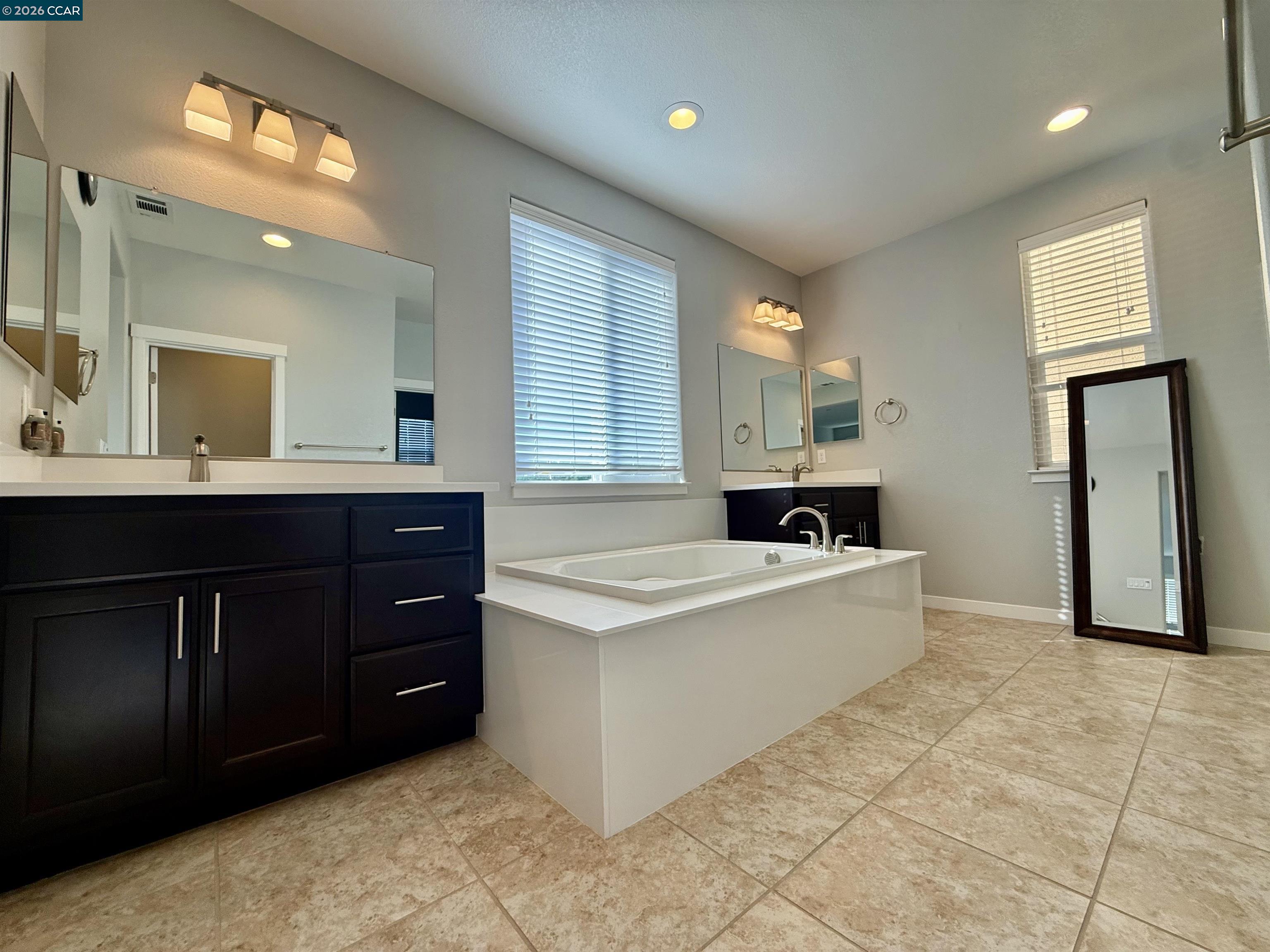 Detail Gallery Image 10 of 26 For 307 Birmingham Ct, Fairfield,  CA 94534 - 4 Beds | 3 Baths