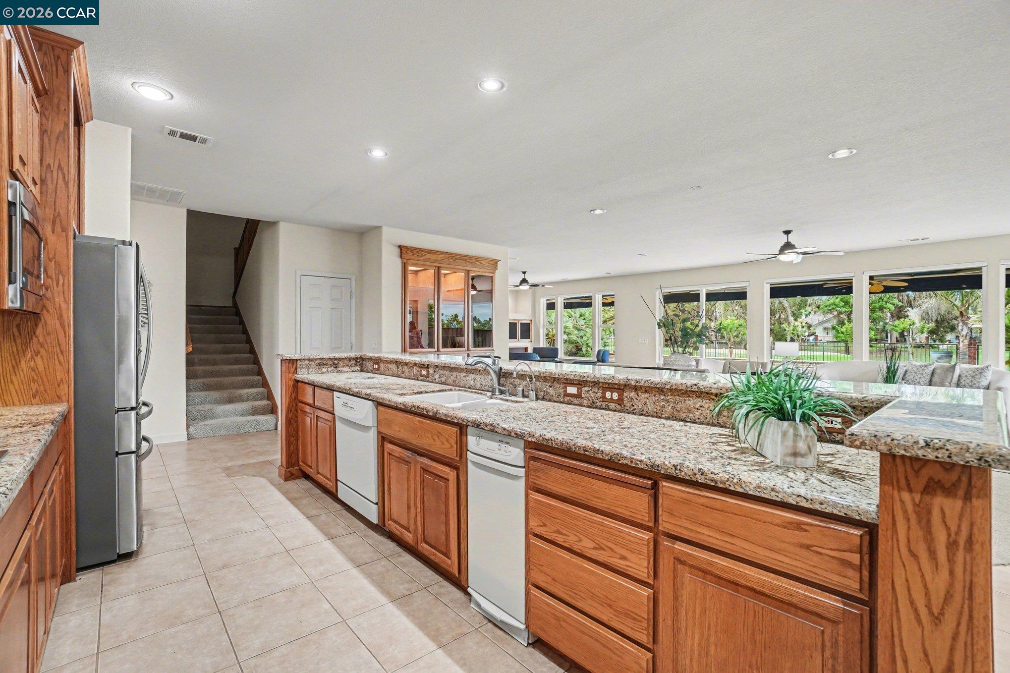 Detail Gallery Image 18 of 51 For 5666 Oakmont Ct, Discovery Bay,  CA 94505 - 5 Beds | 4 Baths