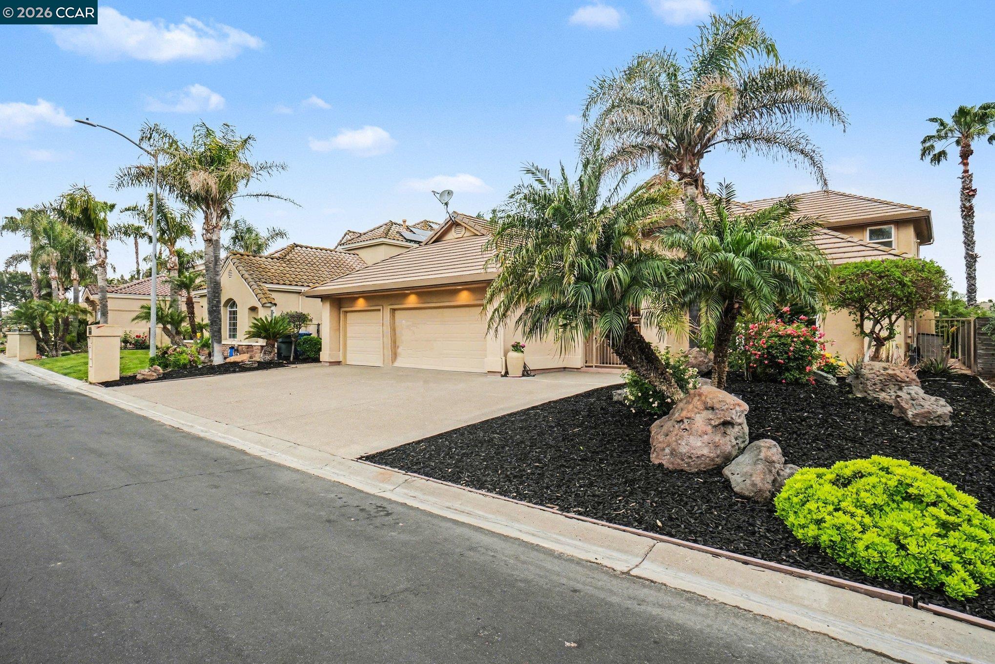 Detail Gallery Image 3 of 51 For 5666 Oakmont Ct, Discovery Bay,  CA 94505 - 5 Beds | 4 Baths