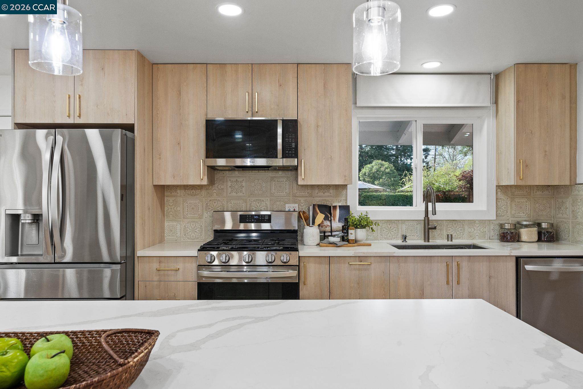 Detail Gallery Image 19 of 42 For 1661 Marta Dr, Pleasant Hill,  CA 94523 - 3 Beds | 2 Baths