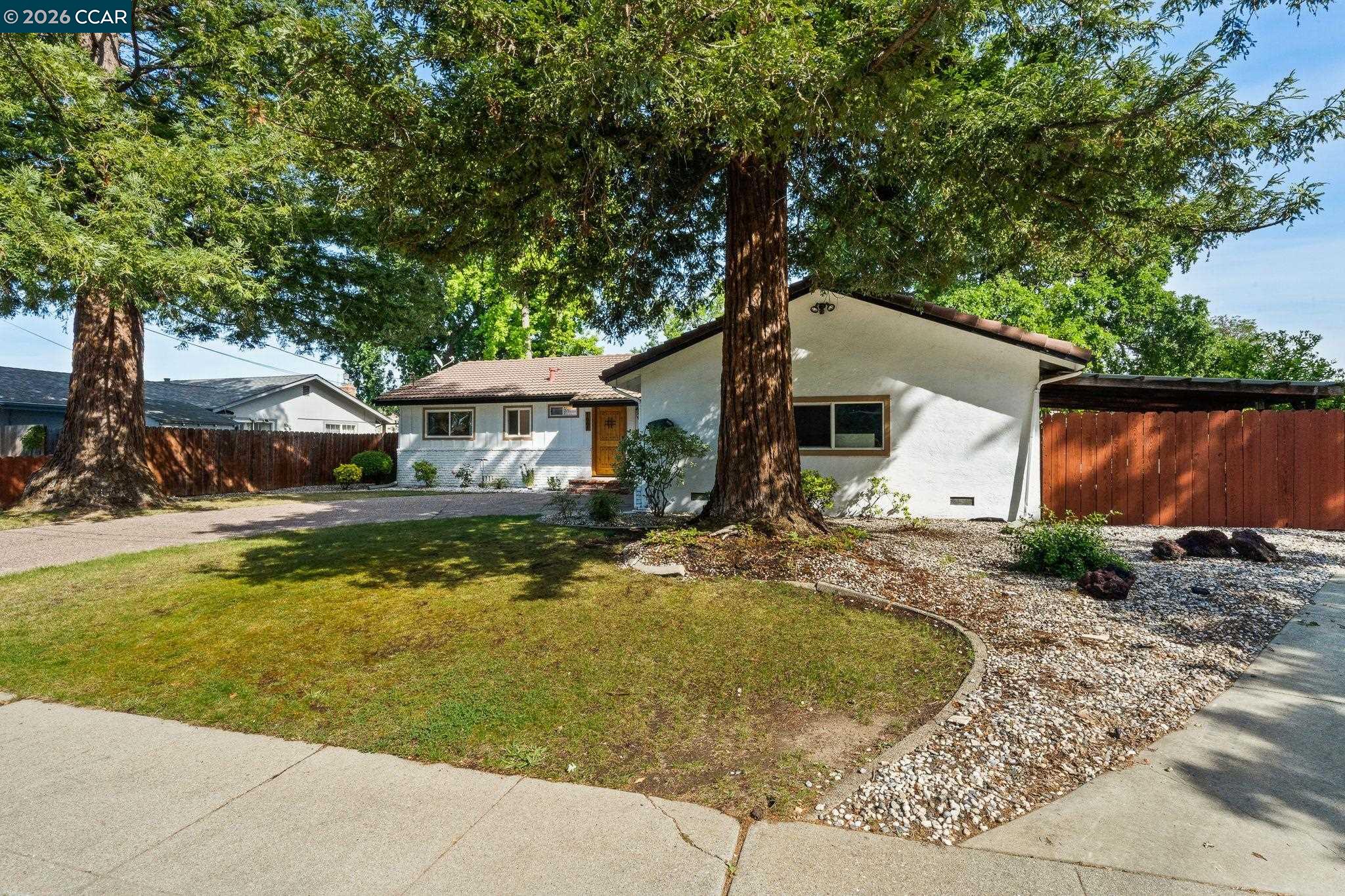 Detail Gallery Image 5 of 42 For 1661 Marta Dr, Pleasant Hill,  CA 94523 - 3 Beds | 2 Baths