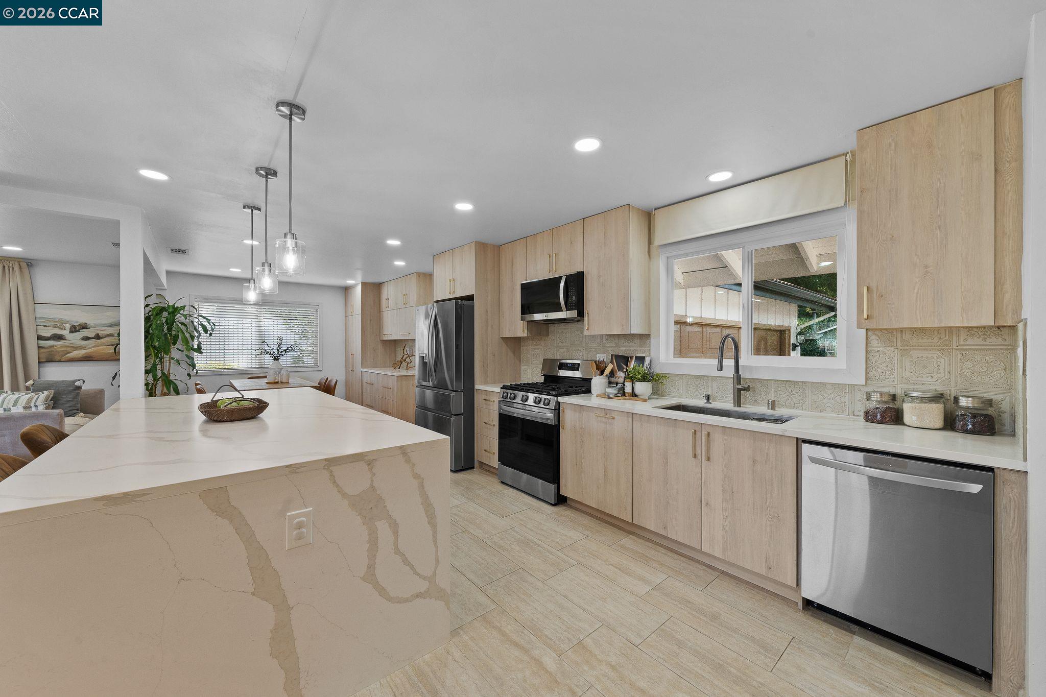 Detail Gallery Image 7 of 42 For 1661 Marta Dr, Pleasant Hill,  CA 94523 - 3 Beds | 2 Baths