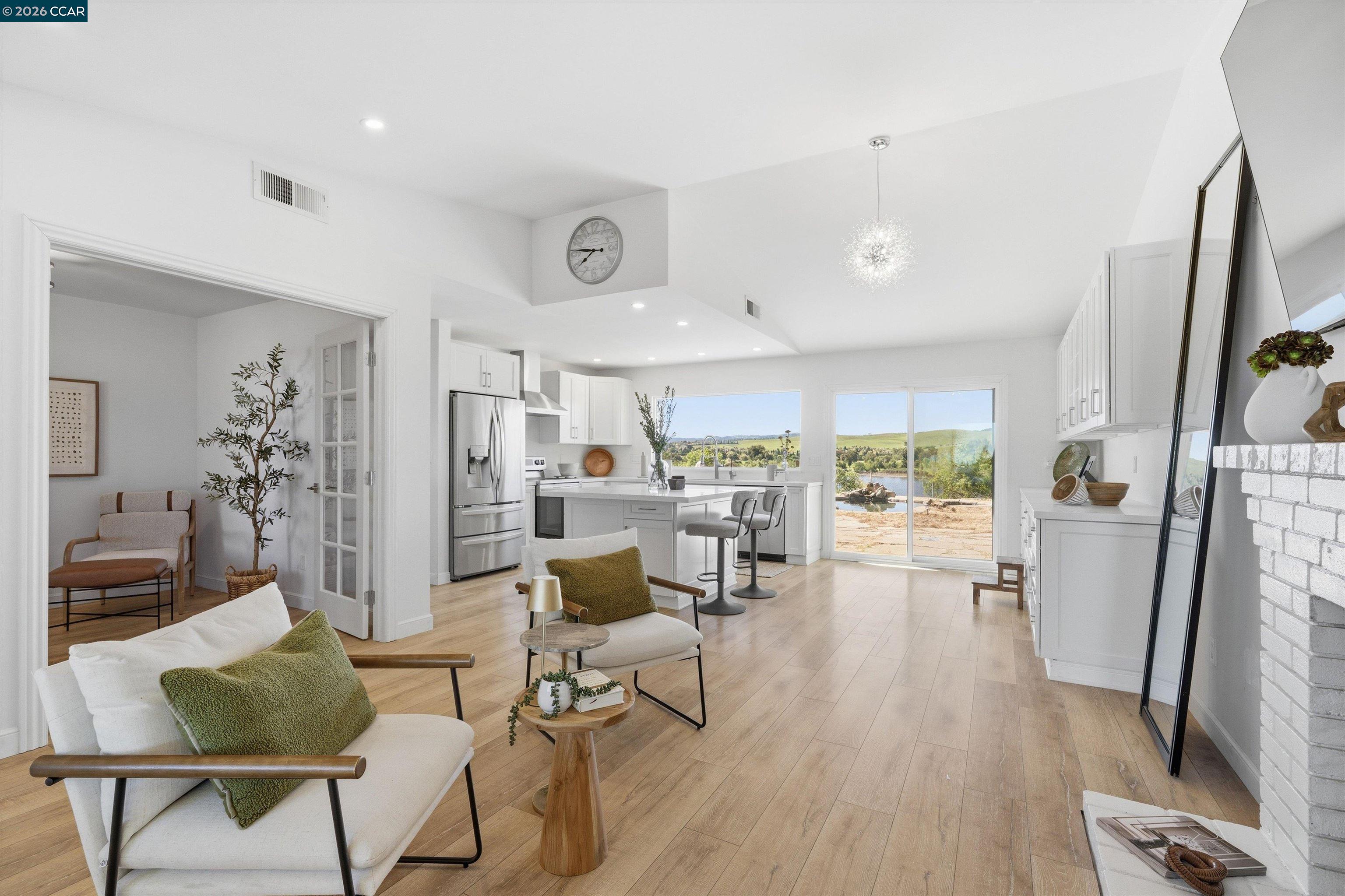 Detail Gallery Image 13 of 54 For 4101 S Royal Links Cir, Antioch,  CA 94509 - 3 Beds | 2 Baths